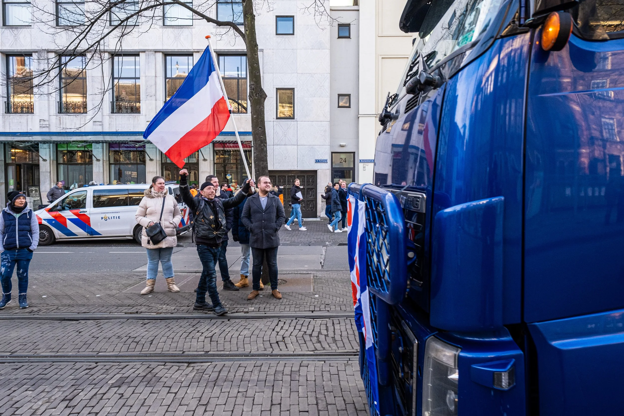 In Den Haag blokkeren truckers en sympathisanten de wegen. Ze demonstreren tegen de coronamaatregelen (februari 2022).
