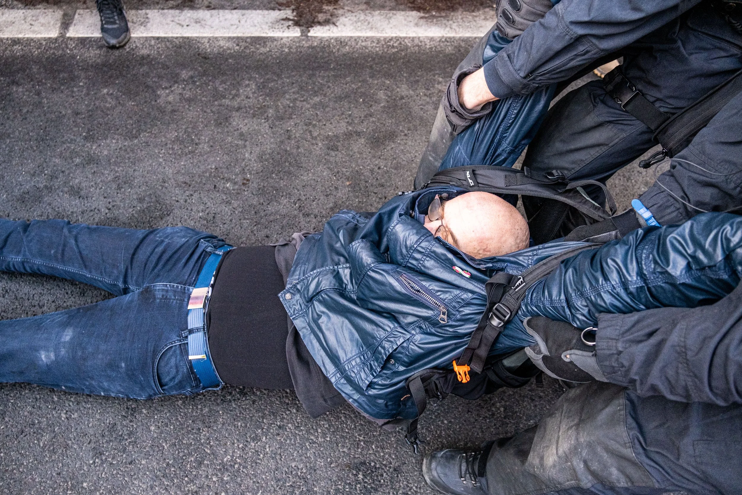 Politie arresteert honderden klimaatactivisten bij blokkade A12 O'Brien Media-6.jpg