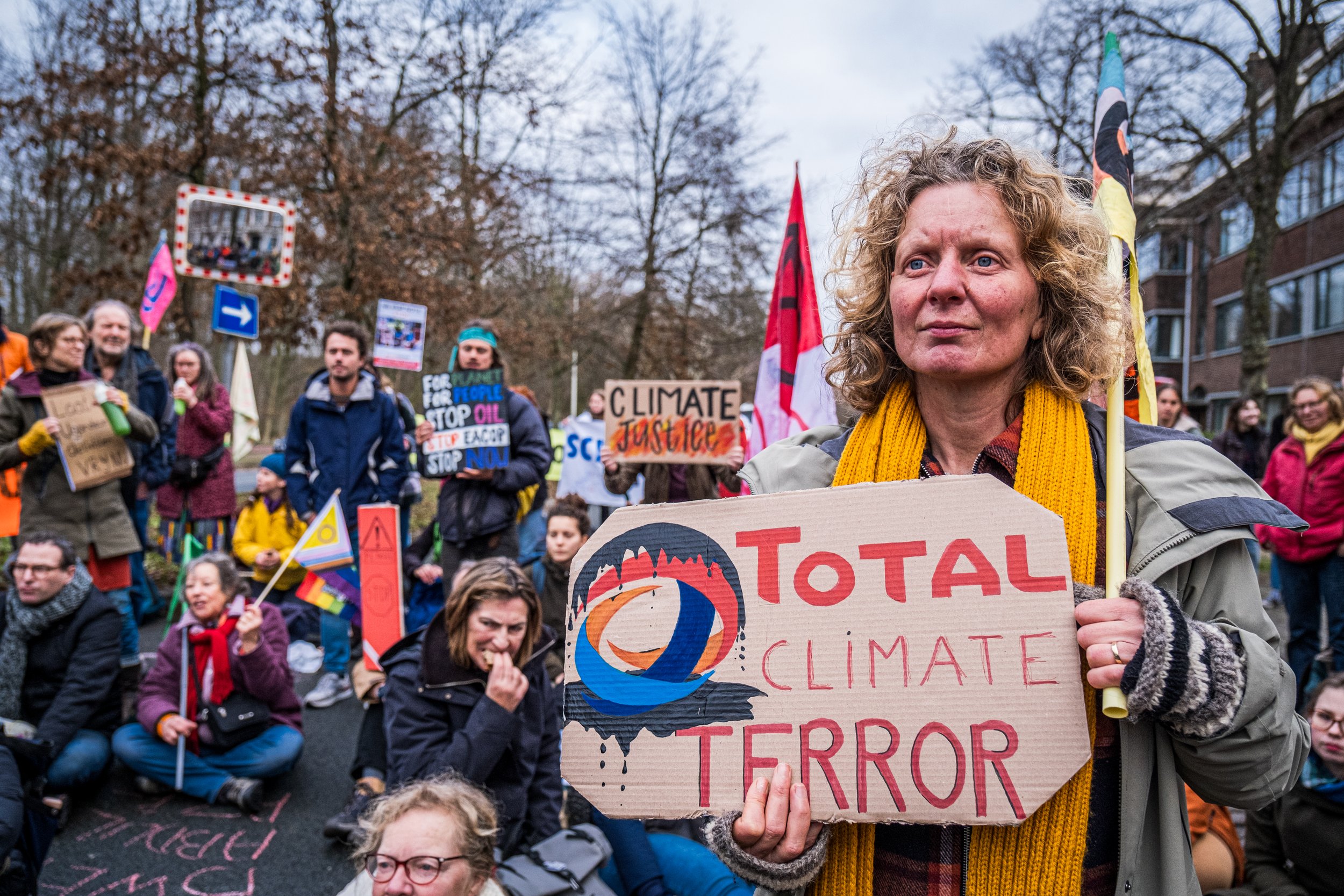 Blokkade van Extinction Rebellion bij kantoor TotalEnergies (December 2023