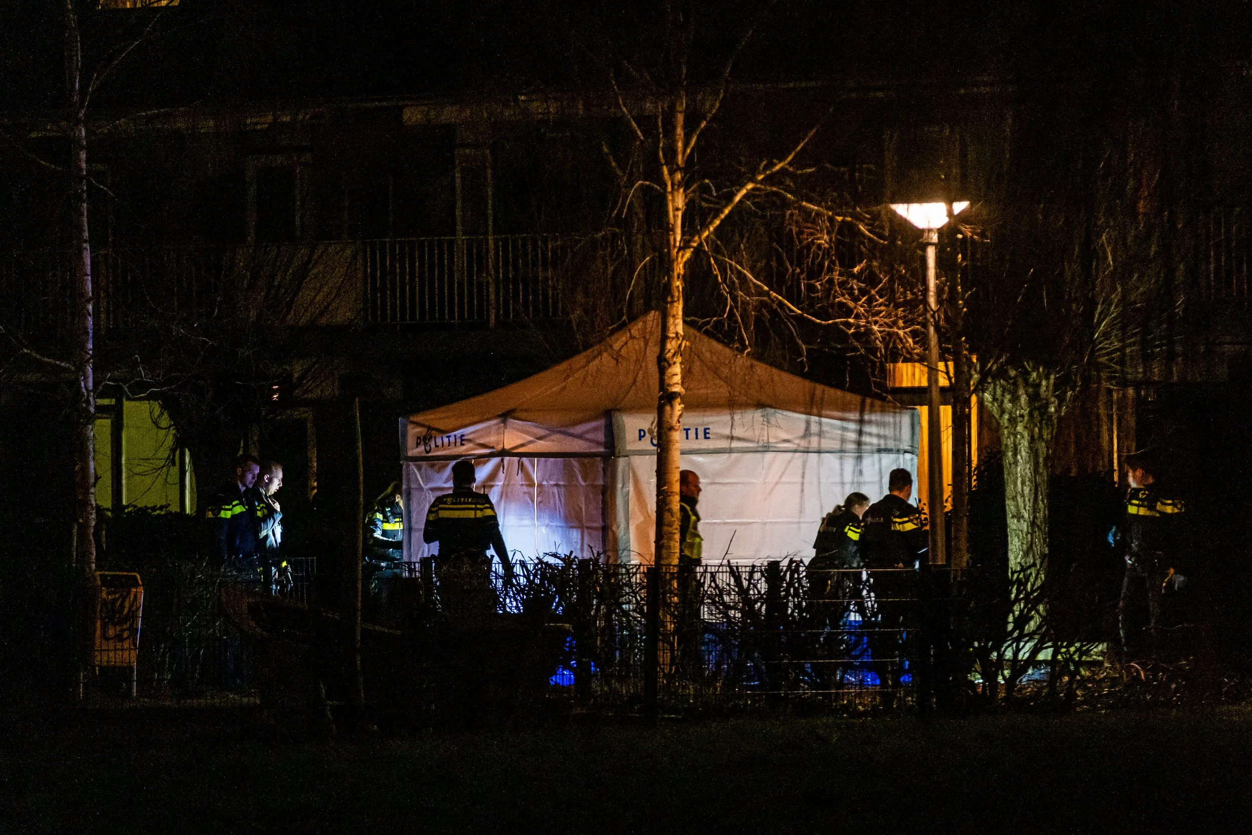 De politie is massaal een onderzoek gestart nadat er een jongeman is doodgestoken in Den Hoorn (januari 2026).