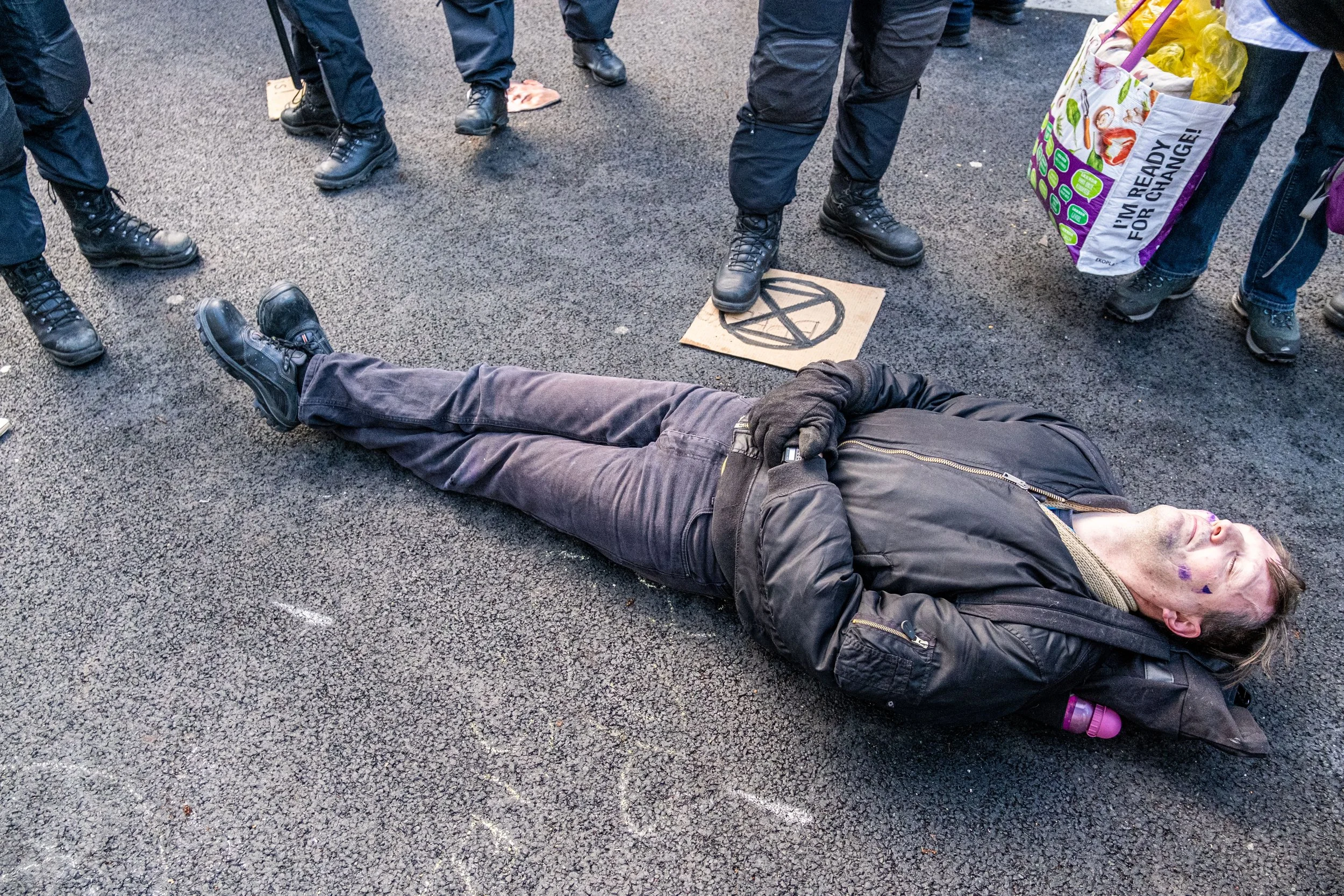 Politie arresteert honderden klimaatactivisten bij blokkade A12 O'Brien Media-2.jpg