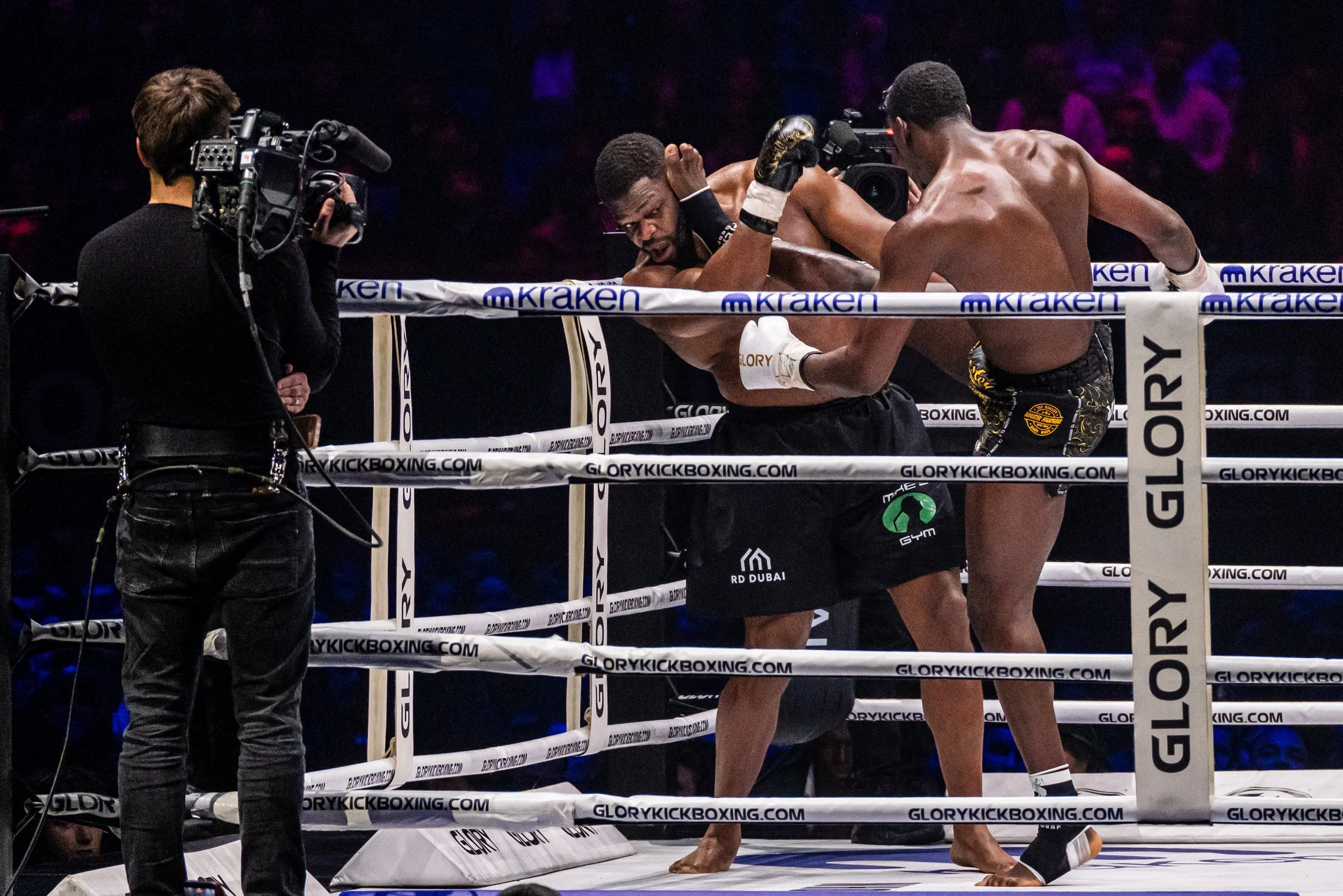 Osaro tegen Kromah tijdens Glory in Arnhem (februari 2026).