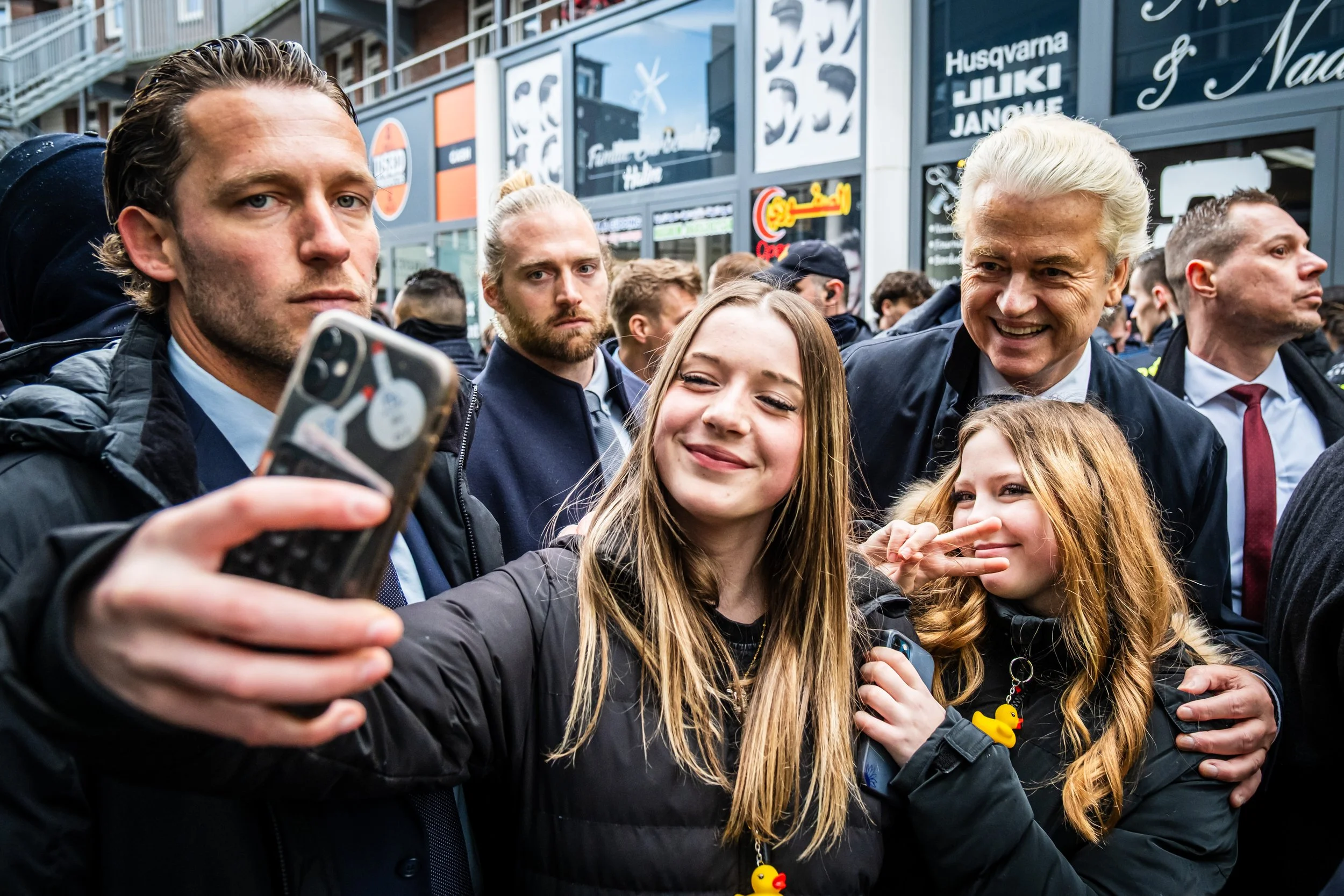 Geert Wilders tijdens zijn bezoek aan Spijkenisse in aanloop naar de gemeenteraadsverkiezingen ( maart)