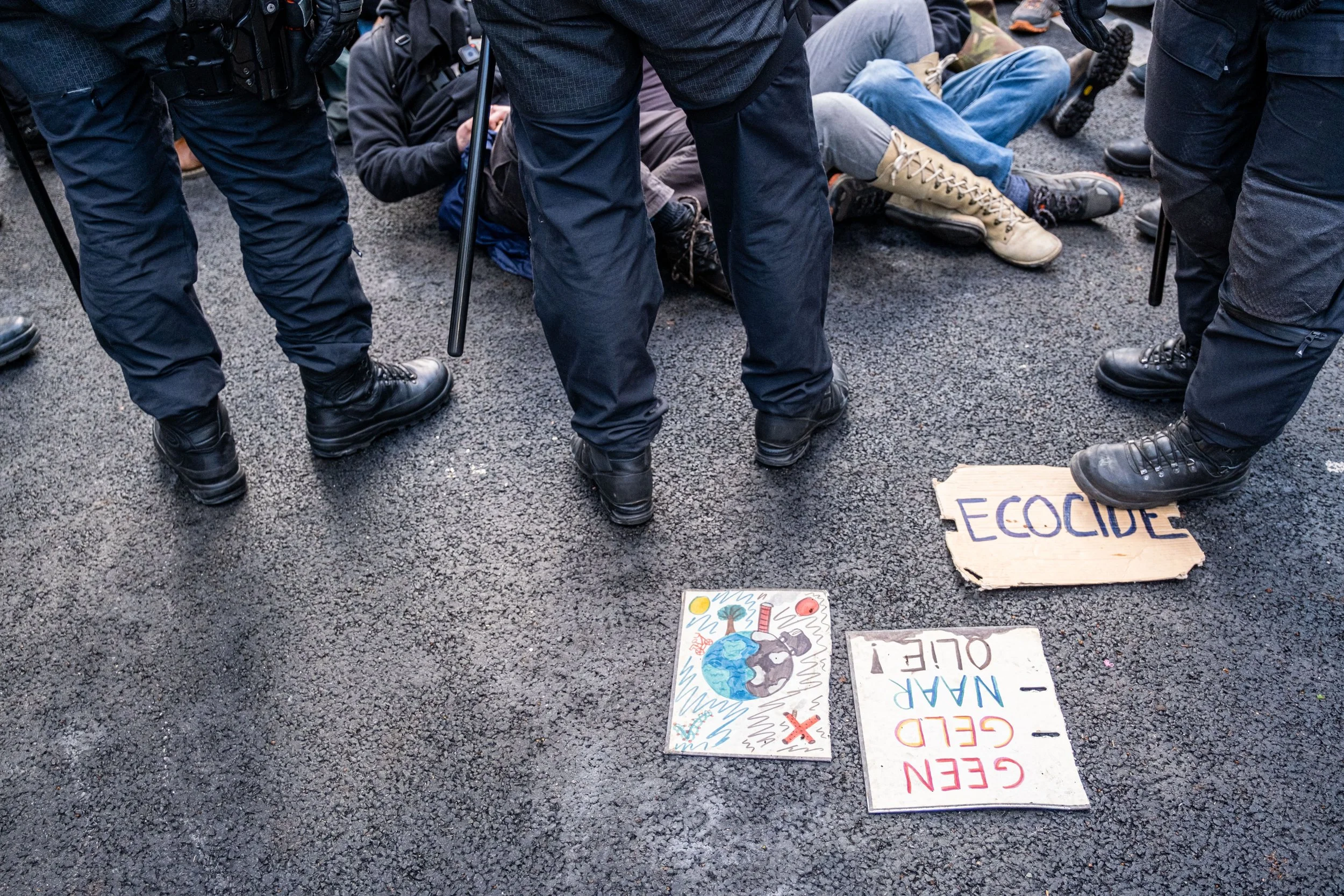 Politie arresteert honderden klimaatactivisten bij blokkade A12 O'Brien Media-4.jpg