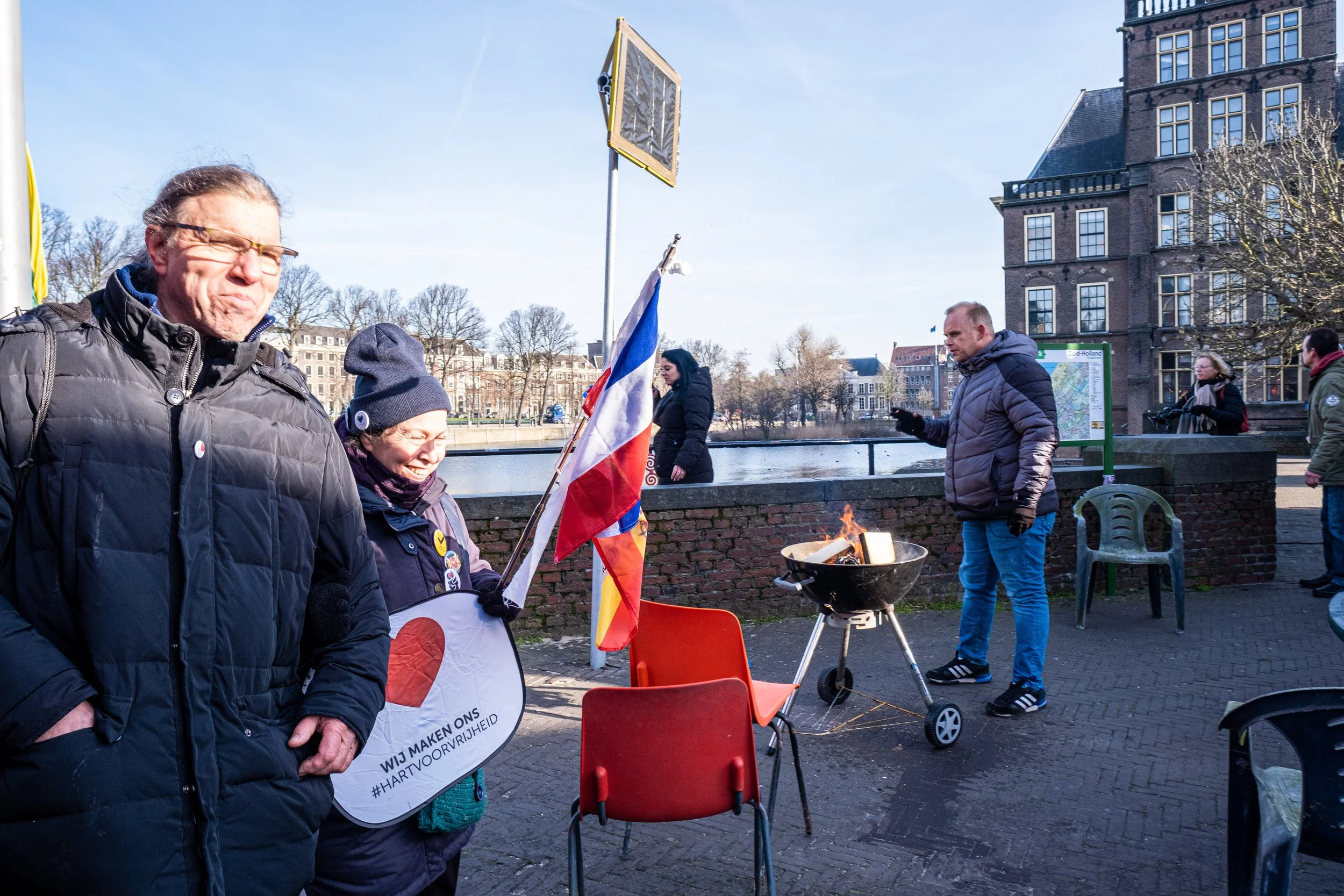 In Den Haag blokkeren truckers en sympathisanten de wegen. Ze demonstreren tegen de coronamaatregelen (februari 2022).