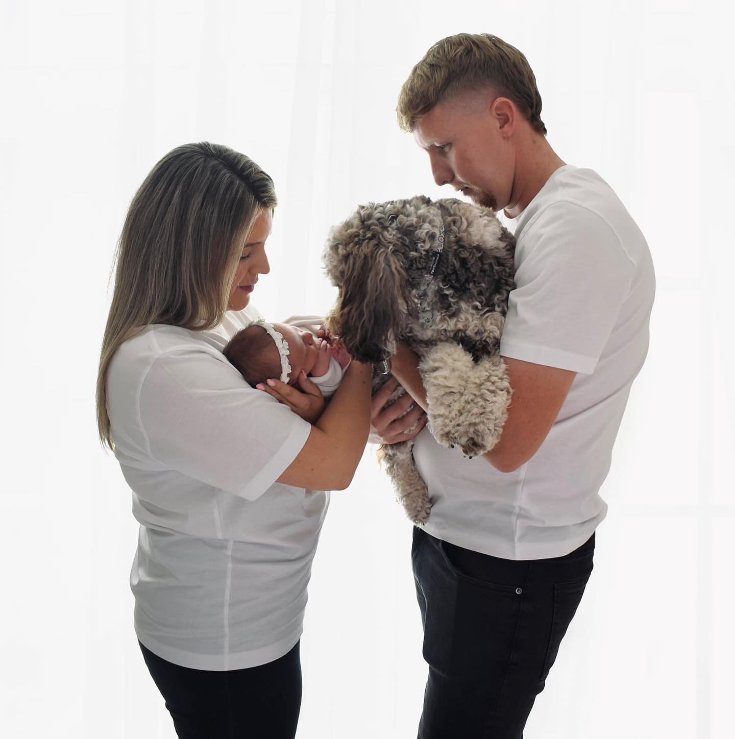 Sneak Peek from one of todays gorgeous newborns...

Tallulah Olive 🤍

With Mummy, Daddy &amp; Big sister Maple🐾