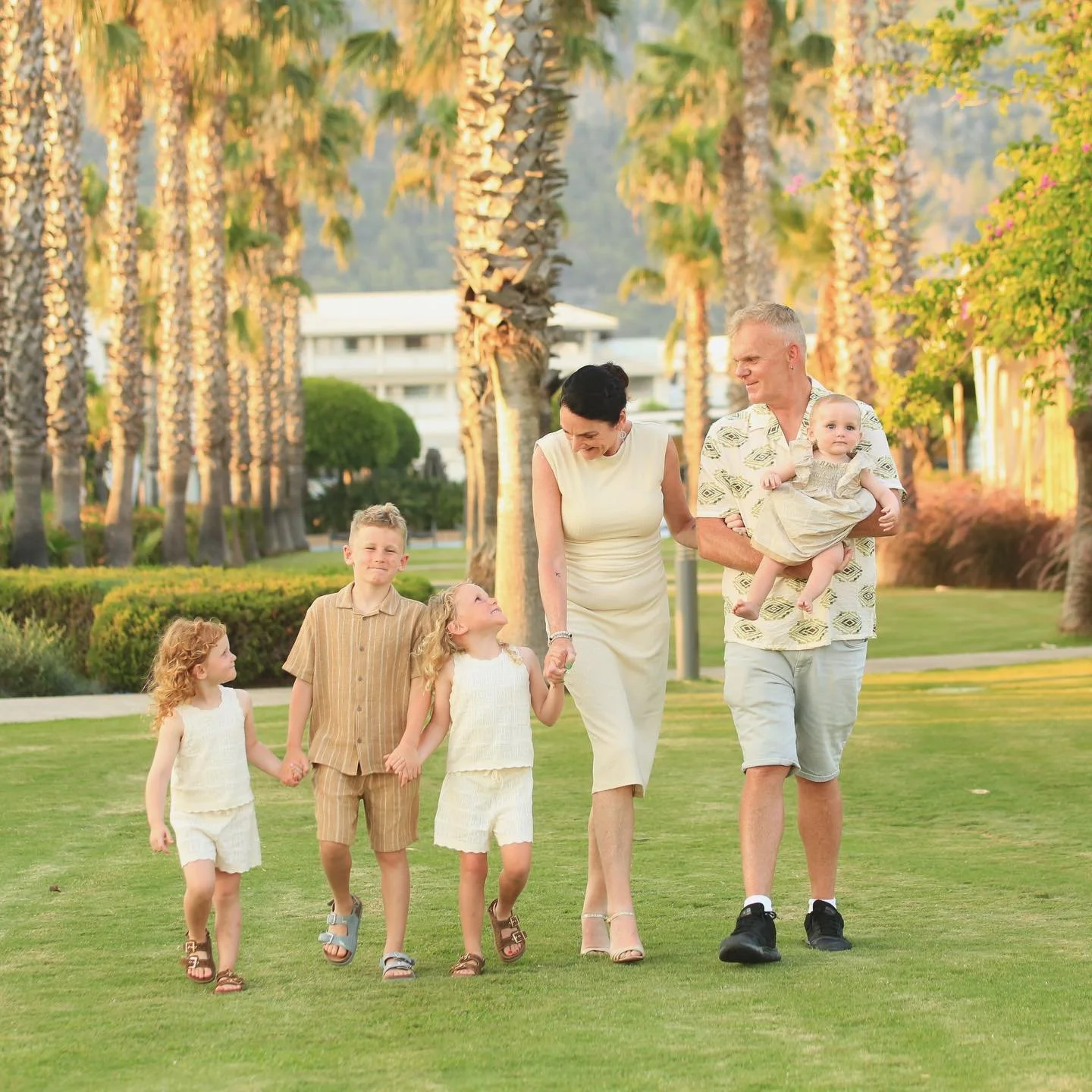 Double tap if you're craving some sunshine☀️

I absolutely love this time of year but this girl needs some sun, a day by the pool and a mango daiquiri.

I'm working my little bum of getting on top of all my admin and editing, thankyou for patience as