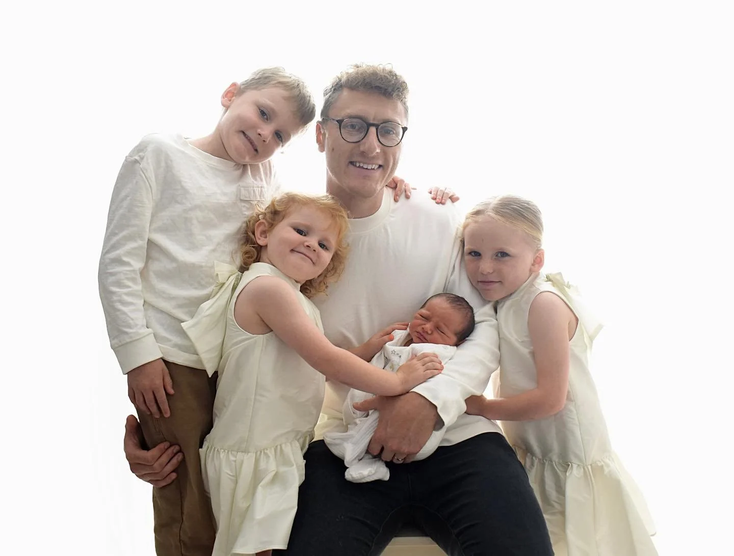 Throwback to my teeny tiny newborn, who's fast approaching the toddler stage 🥹

Trust me, I know first hand, time is fleeting. 
Book the photoshoot, get in those photos, you won't regret it 🤍