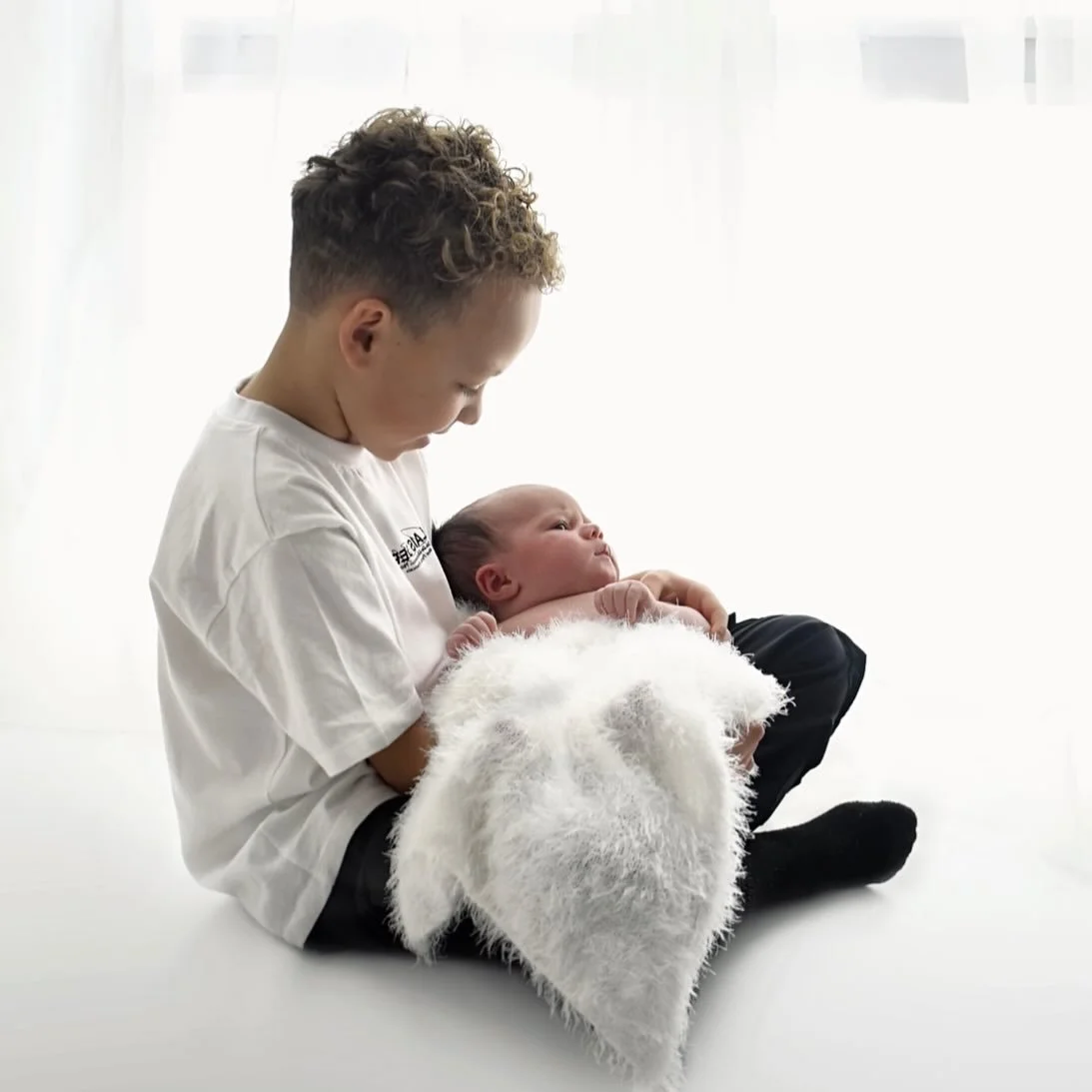 I have a very last minute weekend slot available for the Saturday🤍

Suitable for newborn, sitter or cake smash 

These don't pop often to snap it up🤍

Tag any new mums or dads who this might be perfect for📸
* No appointment swaps please