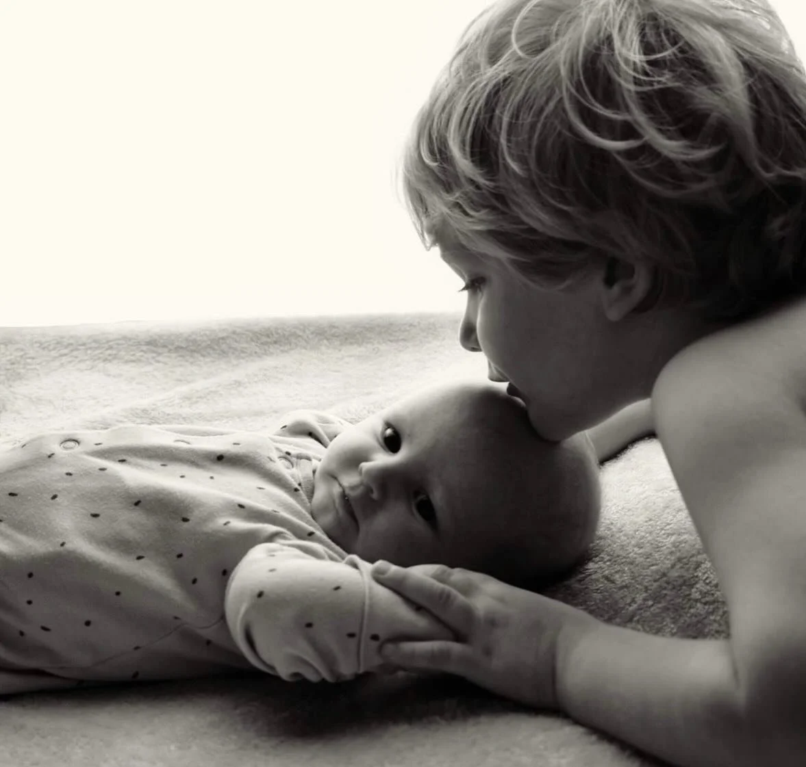 Throwing it back to when our second little girl arrived🥹 feels like five seconds ago!

I'm switching off and soaking up my little ones for the next three days, The world feels a little heavy at the moment and sometimes you just need to switch off fr