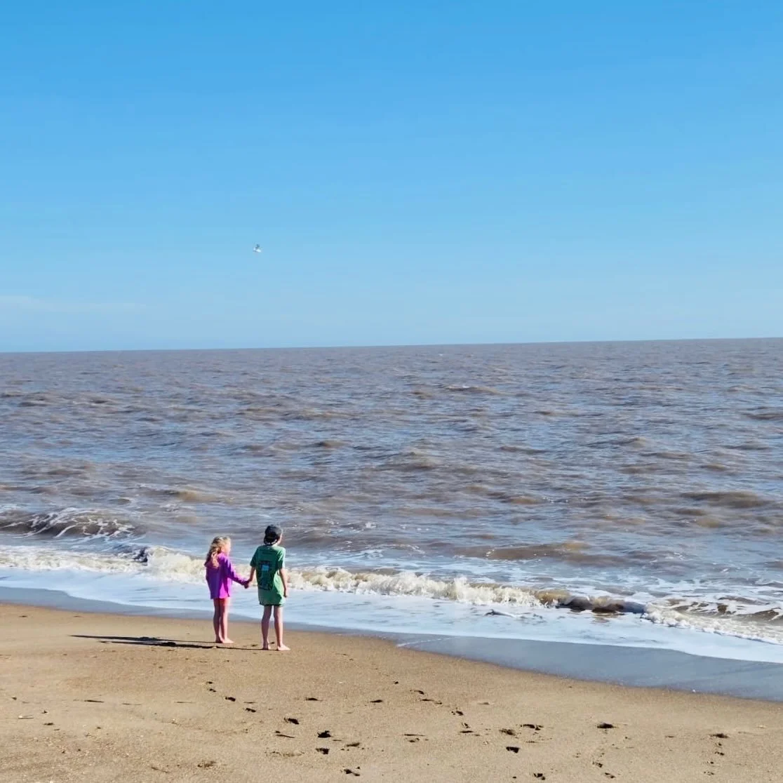 I've been working very reduced hours over the holidays and enjoying some much needed family time.

I'm back in the studio from Saturday onwards 🤍

I have limited availability for the rest of the month now with just 2 newborn spaces free 🤍