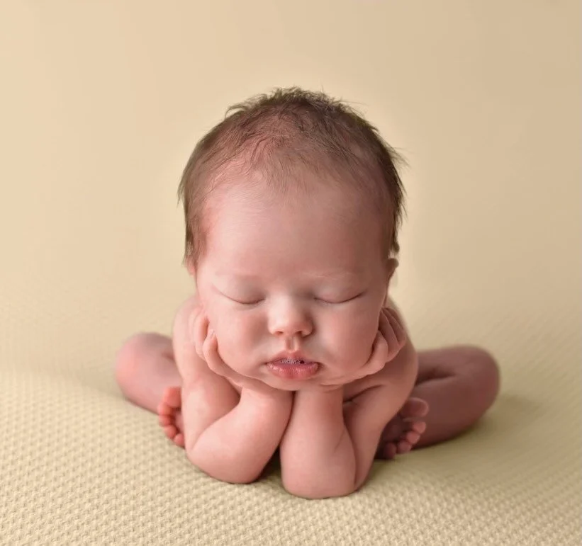 Always a highly requested pose in newborn sessions🤍

Safety is always paramount so baby is never actually left unaided and is held at all times in this pose, a little photoshop magic and hey presto

Perfection 🤍