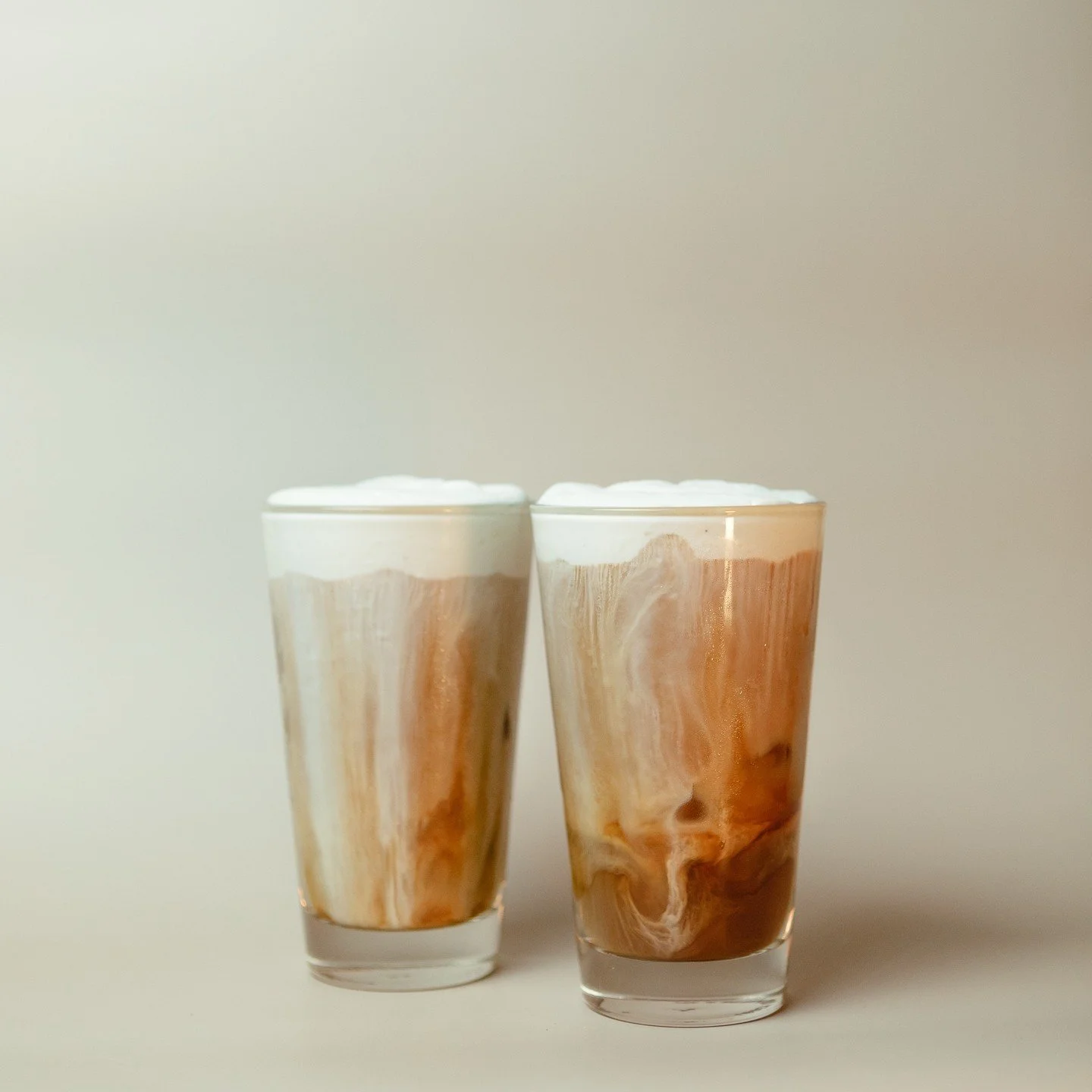 Still savoring those iced lattes + cold foam cold brews, but we can feel it.... hot latte season is just around the corner! ☕️🍁 Who's ready??