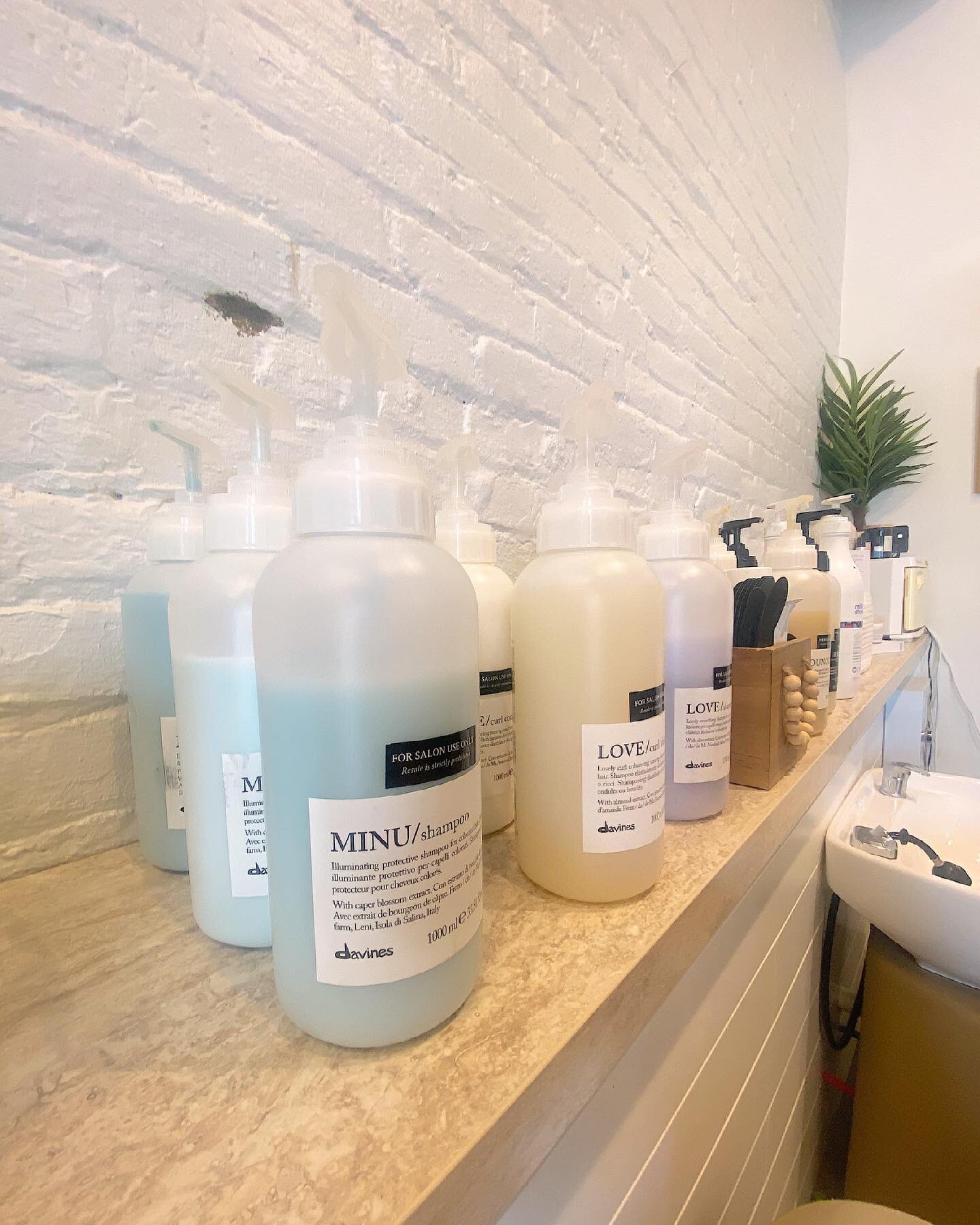 It&rsquo;s a vacation for your nose every time you step into the salon 💖

We love that @davinesnorthamerica has such amazing scents in their products without adding any gross ingredients that are harmful to our lungs!

If clean hair and clean ingred