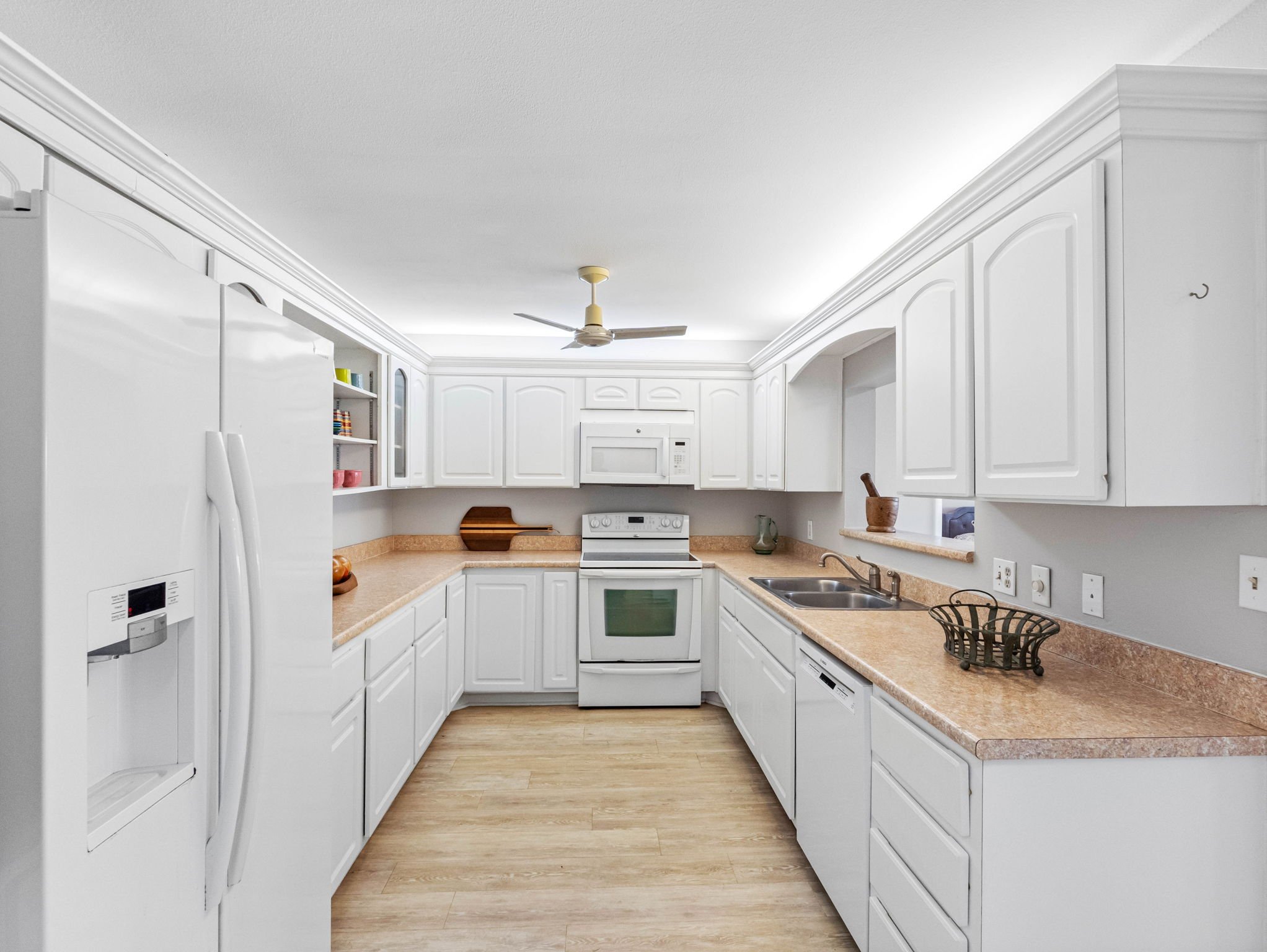 48-web-or-mls-100 Bluff View Dr apt 404c, Belleair Bluffs, FL-47.jpg