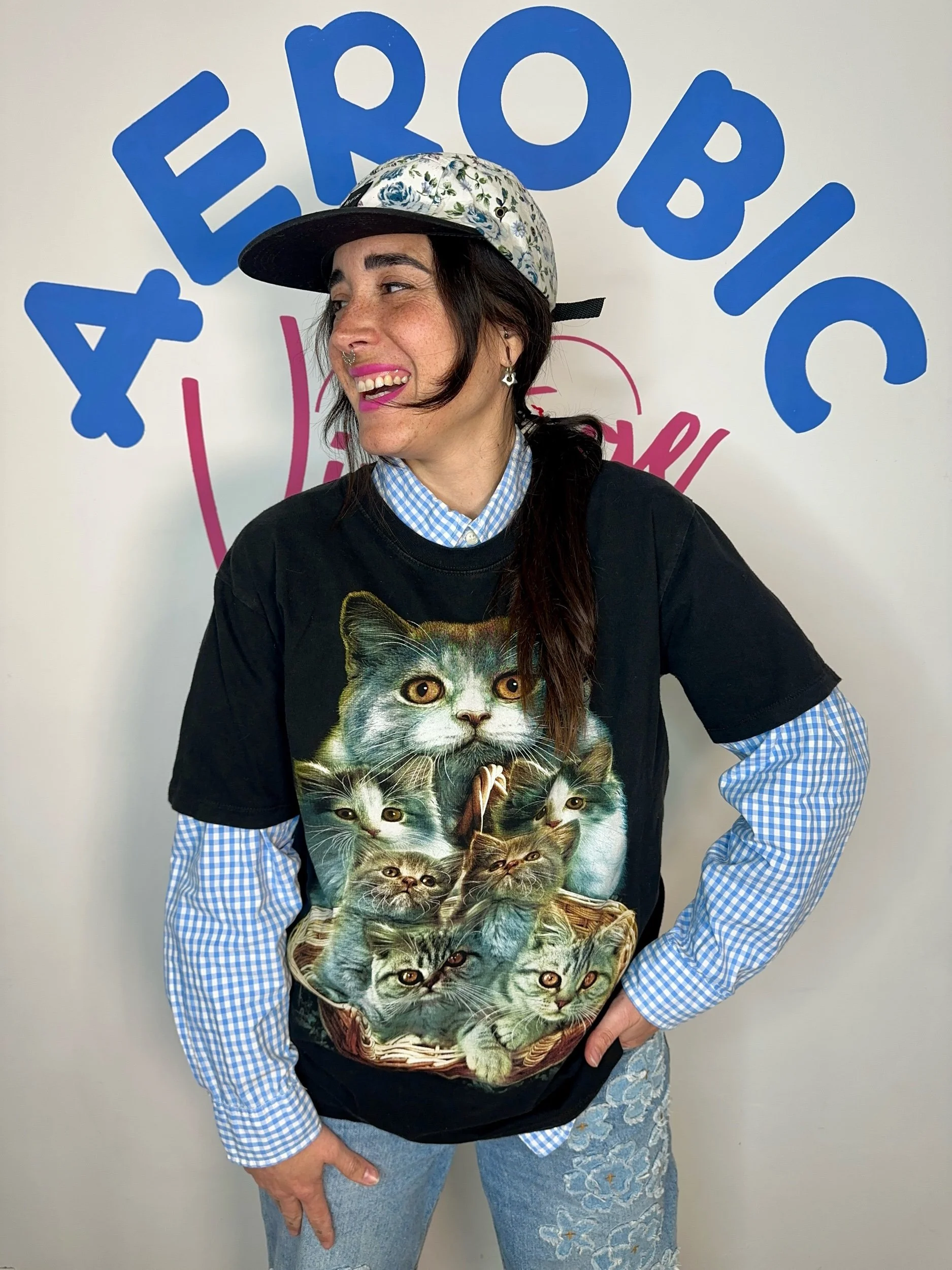 CAMISETA VINTAGE 00s GATOS
