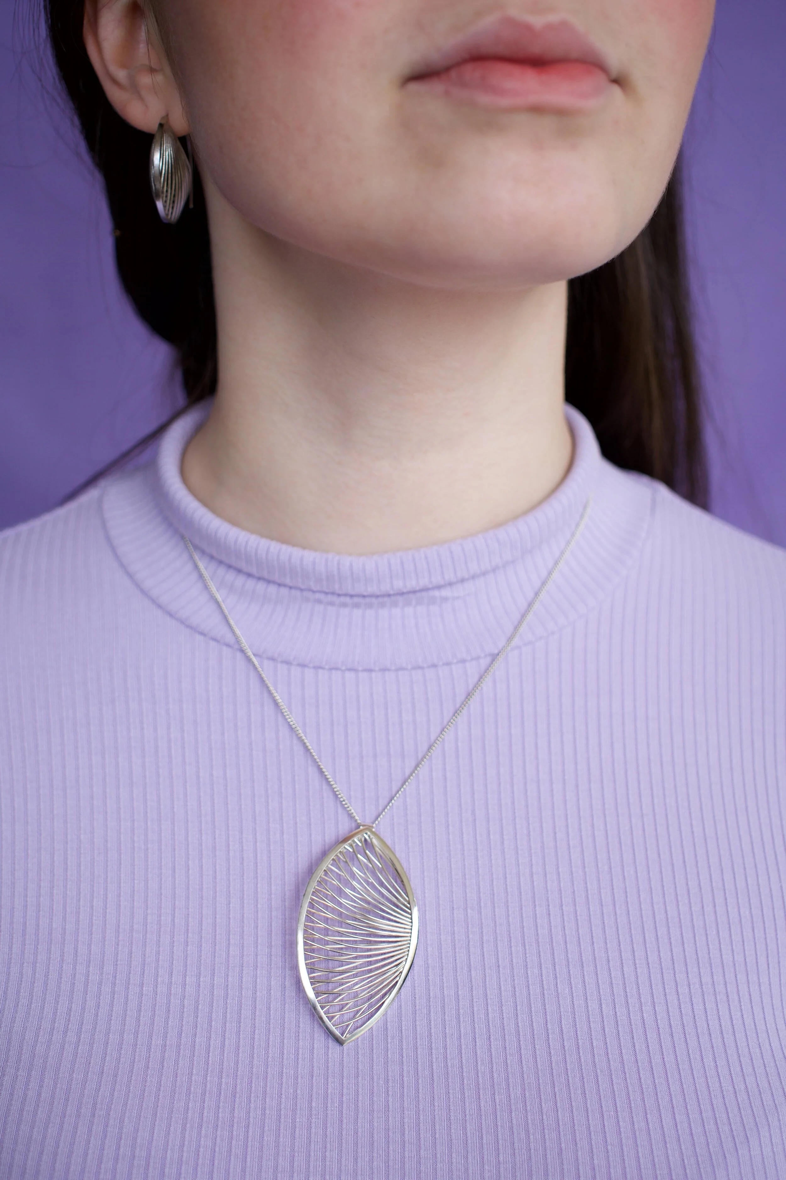 Contour Navette pendant