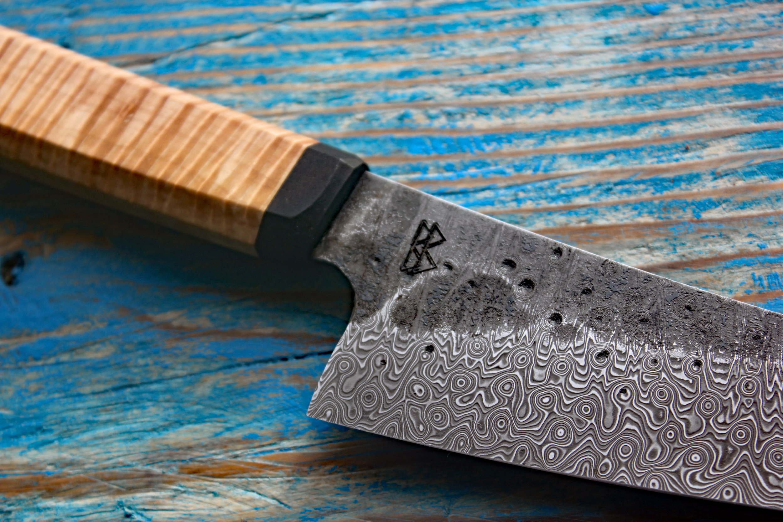 VG10 Coreless Santoku, English Curly Chestnut 2.jpg