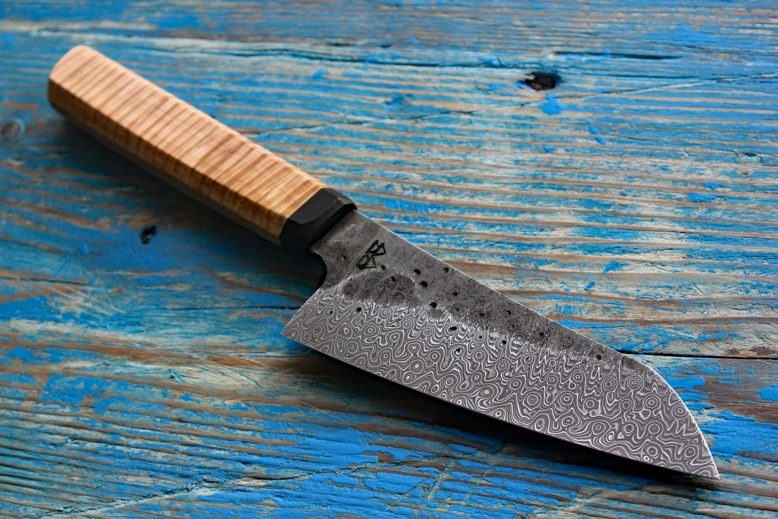 VG10 Coreless Santoku, English Curly Chestnut 1.jpg