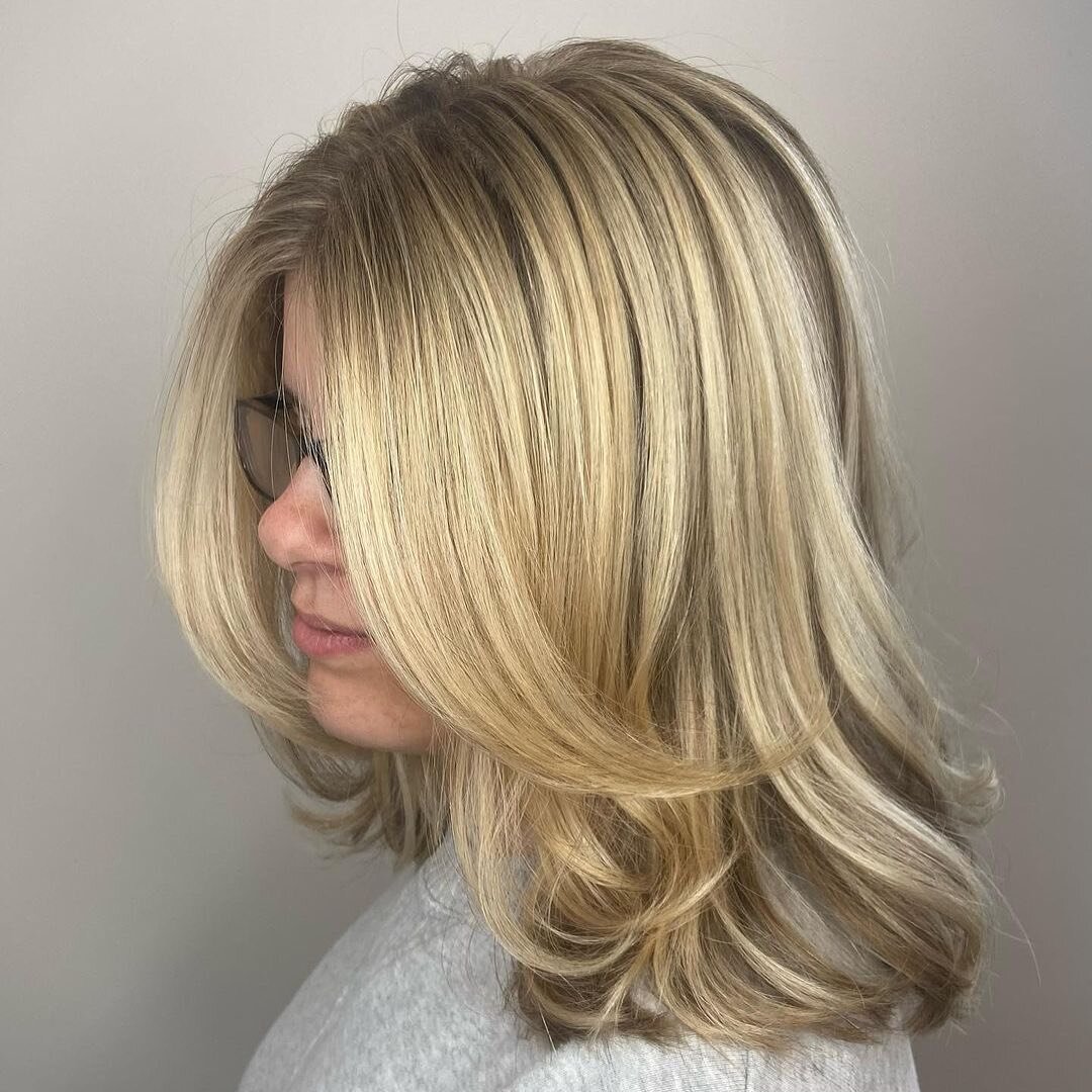 #repost &bull; @emily.artistrysalonsouth Love!!! 🤍 This guest had the perfect canvas to give her ALL of the blonde and a beautiful blowout 

#berryfarmshairstylist #berryfarmstn #blonding #bonderinside #redkenshadeseq #redkenobsessed