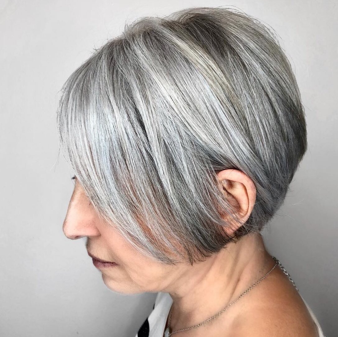 Embracing your #gray? Maintain your natural color with regular haircuts, conditioning treatments, and your stylist-recommended home haircare regimen for shiny and healthy hair 🤍

🎨hair artistry by @kelsey.artsouth