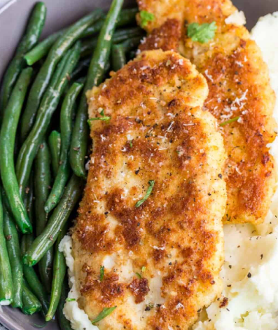 Parmesan Crusted Chicken w Green Beans.png