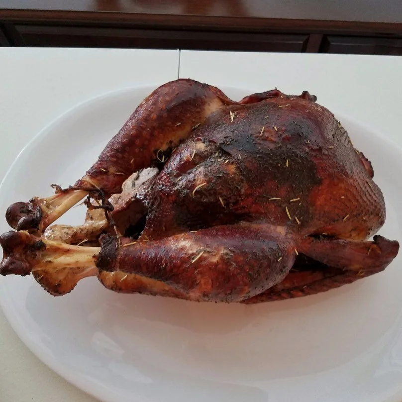 We love seeing what y’all cook up with our F3 pasture raised meats! Thanks to Jeri Lynn this great pic of her smoked whole chicken! 
Whole chickens are restocked at all of our favorite local places, including @schachtgroves Farm Store, and @tr