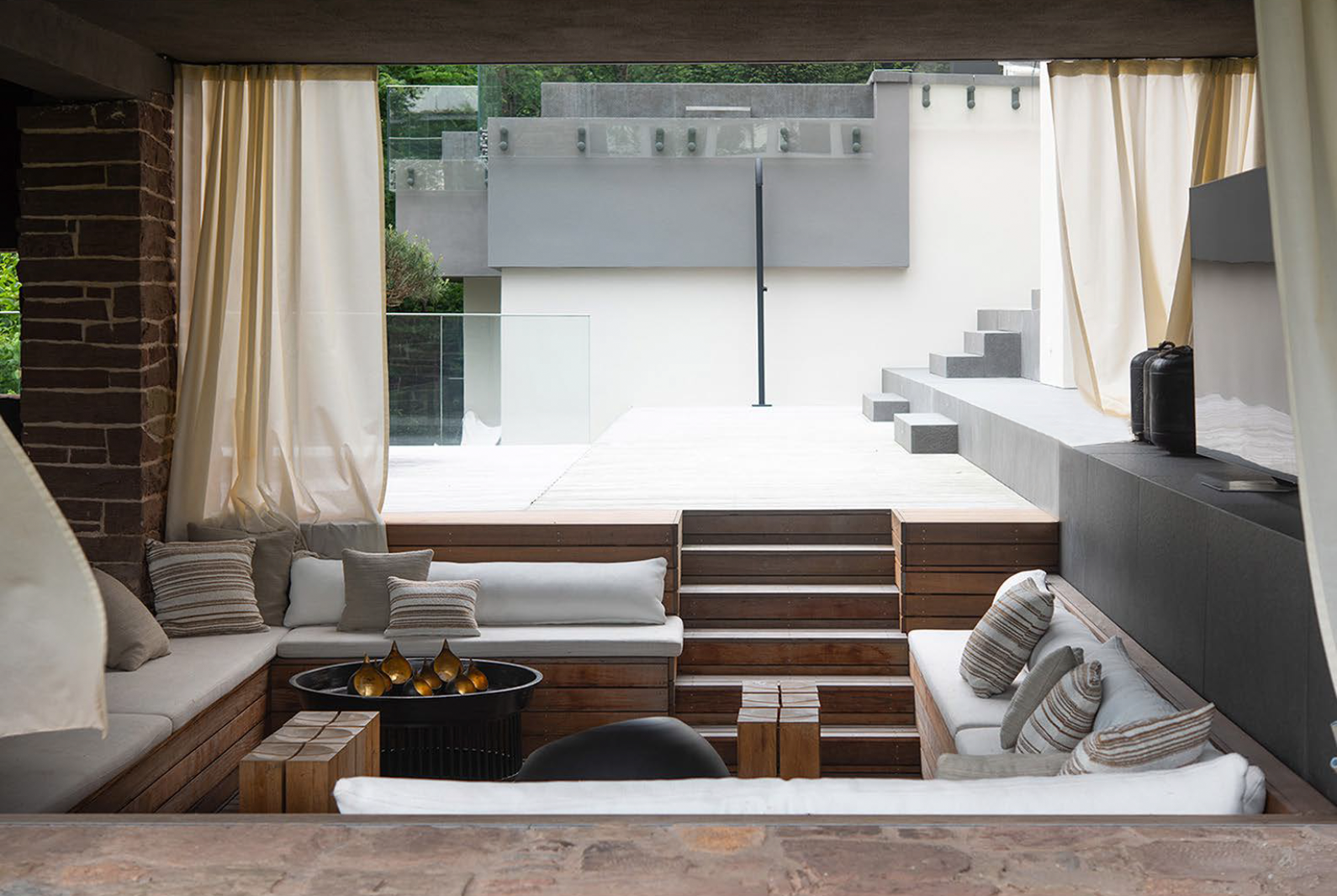 DORISWOLFART_Villa_Windstosser_Outdoor_Web.png