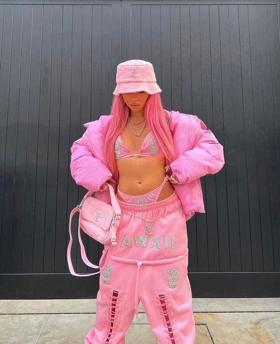 Ropa De Mujer on Instagram: Listos para el concierto de Karol G🎤🔥 Aquí  tienes la inspiración de outfit perfecta para brillar en la noche💃🕺 Te  esperamos 📍Las Mercedes 📲04129842300 Los accesorios, carteras