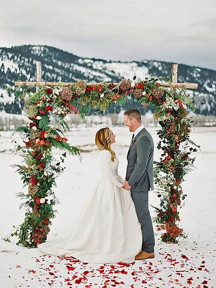 Two hearts, one promise &mdash; dos corazones, una promesa. 💍

www.mialunaservices.com

#Wedding #Officiant #Bodas