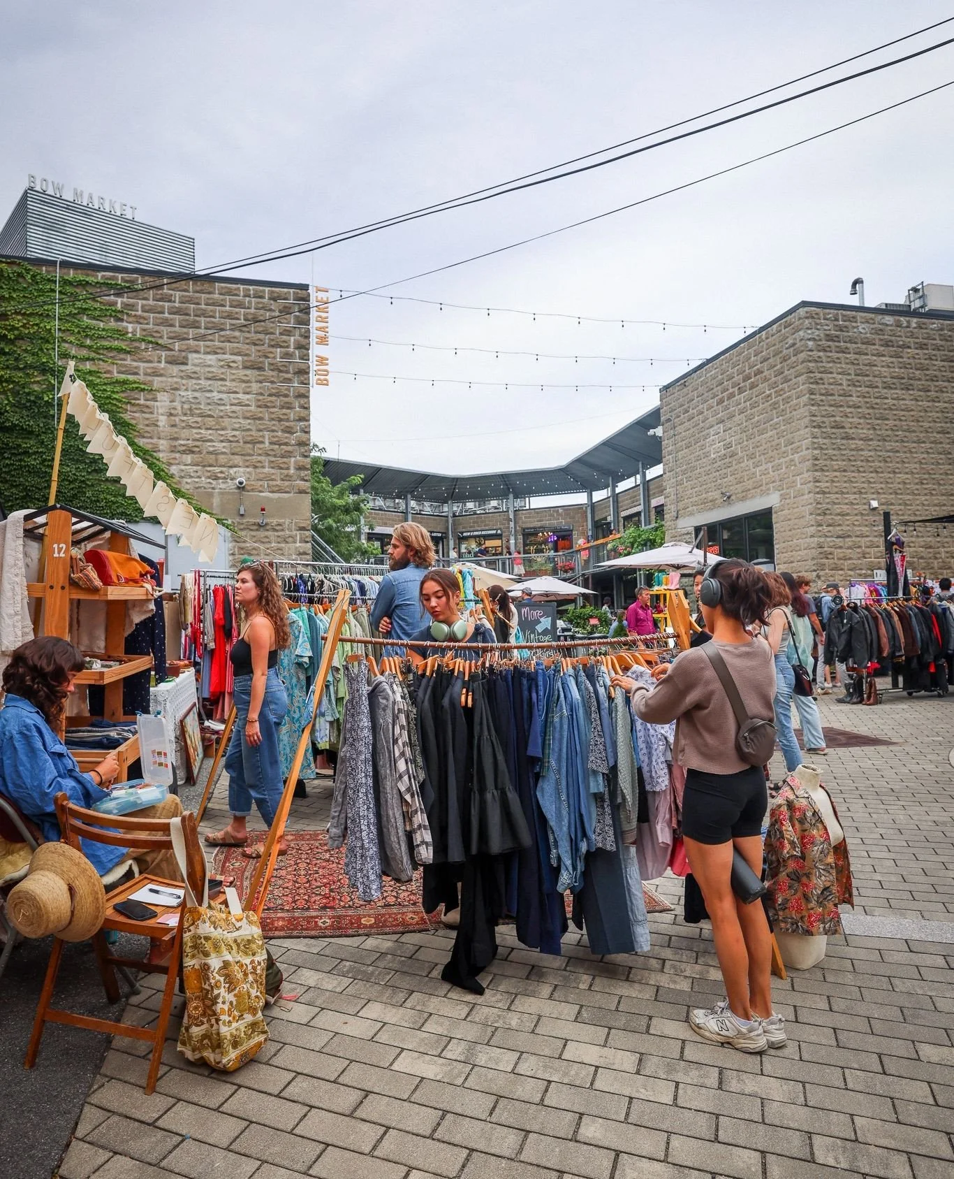 ✨ One of the best nights of the summer is BACK! ✨ Join us for Vintage Night Market hosted by @bluebandanarelics and @tabbyroaddesign on Thursday, August 21st from 4&ndash;10pm. That's right, it's next week! 🛍️⁠
⁠
30+ top vintage vendors filling the 