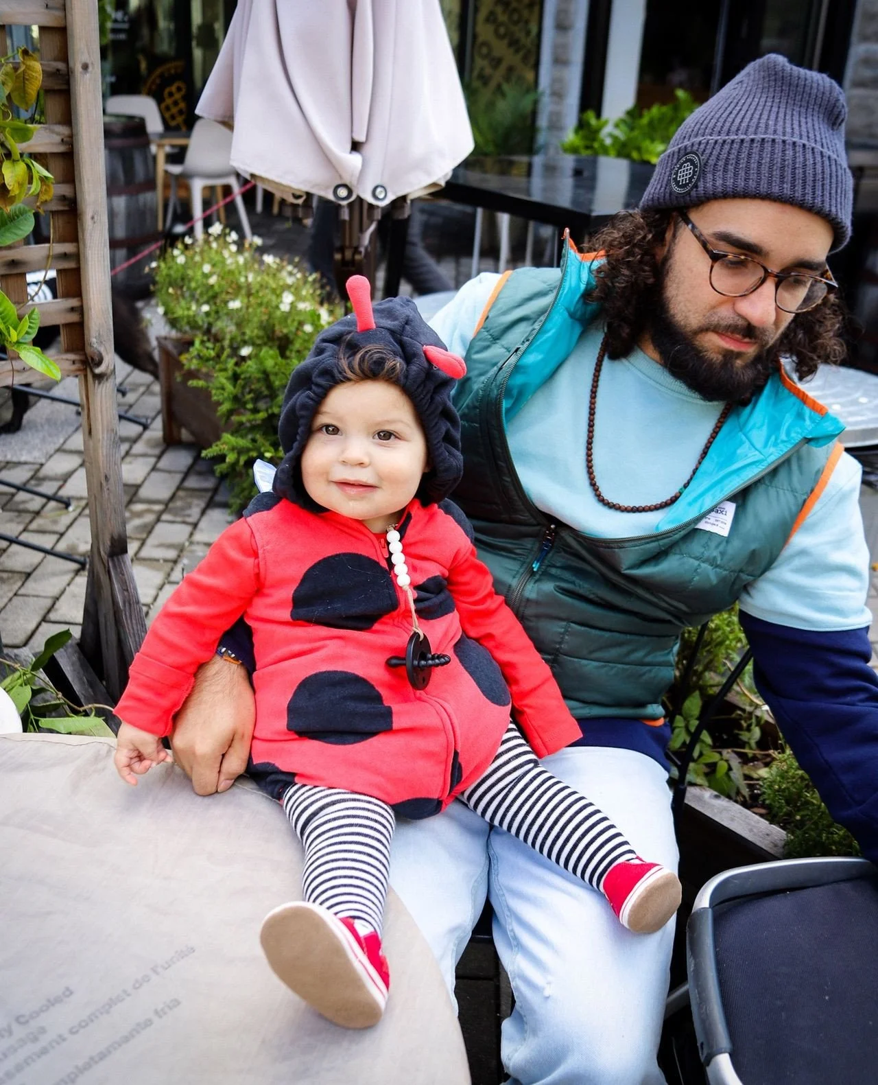 Come get spooky at Bow Market &amp; the rest of Union Square today! ⁠
⁠
🎃 Morning pumpkin painting play group with sensory activities with Joy Harper in the courtyard (10AM&ndash;1PM, $10 ticketed)⁠
⁠
🎨 Free kids craft with @yes2artkidz, painting m