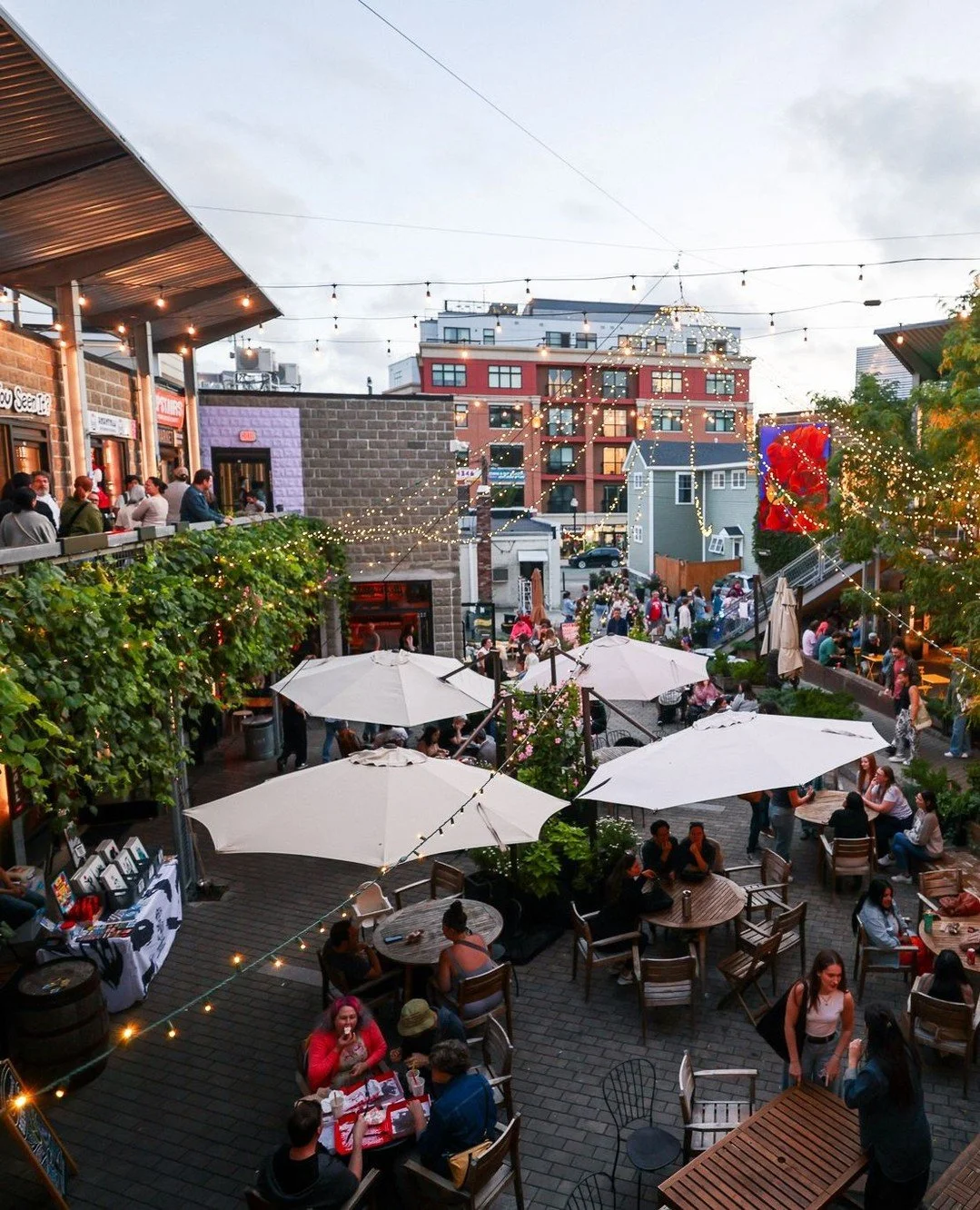 🍂 🔮 THIS THURSDAY EVENING 🍂 🔮 Moon Over Bow from 4-9pm! ⁠
⁠
➡️ Swipe through to preview the specials around the market ⁠
⁠
Specials include:⁠
⁠
- @remnantbrewing - &lsquo;Hot Spiked Apple Cider &amp; &lsquo;Outermost Grave&rsquo; Double Stout age