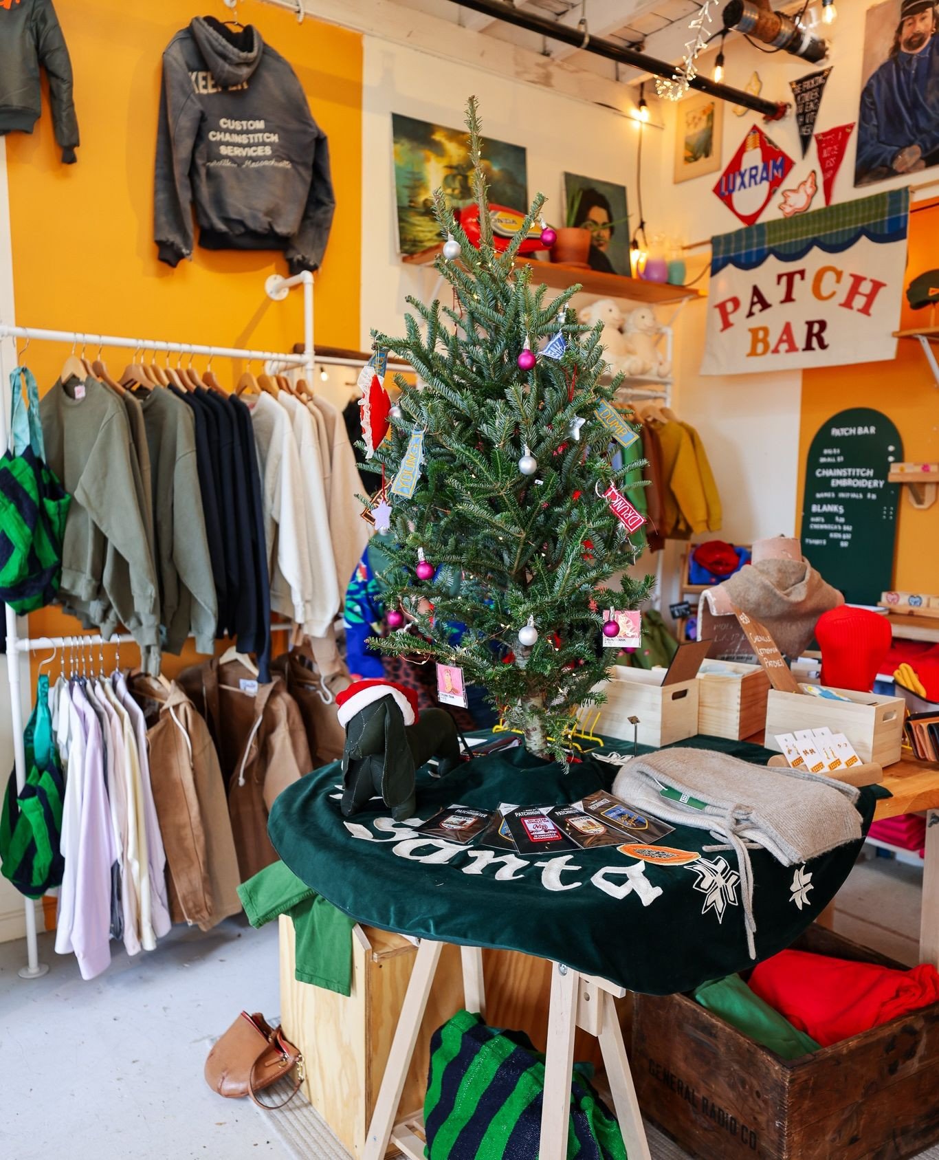 Holidays shopping this weekend? Bow is the spot 🛍️✅⁠
⁠
Grab a warm drink, wander the market, and find gifts with heart for everyone on your list.