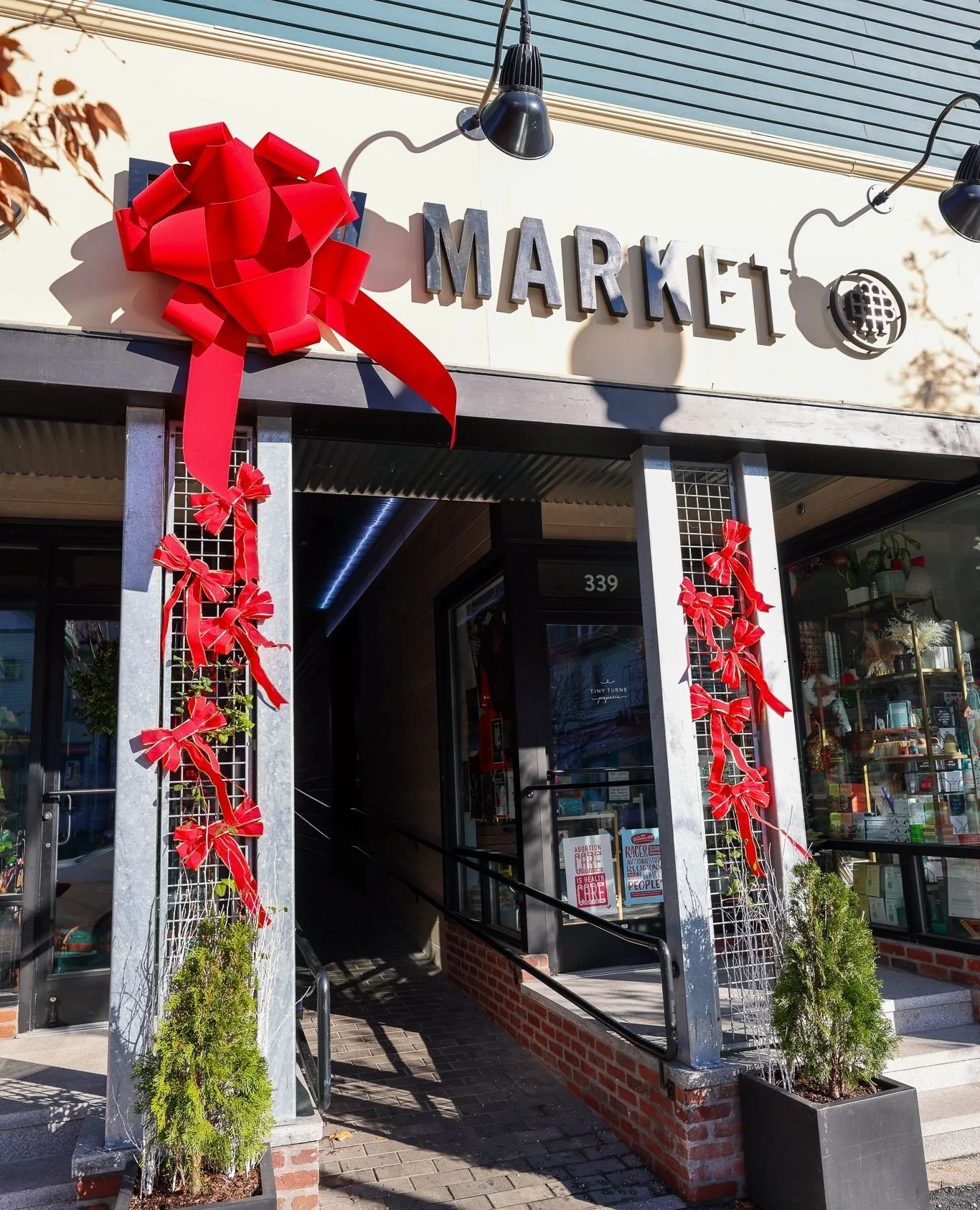 Happy holidays from all of us at 🎀 Market! ⁠
⁠
No matter how you celebrate, we encourage you to turn towards gratitude this season&hellip;for both the big and small things!⁠
⁠
Three things Bow Market is grateful for this year:⁠
⁠
1) Our incredible t