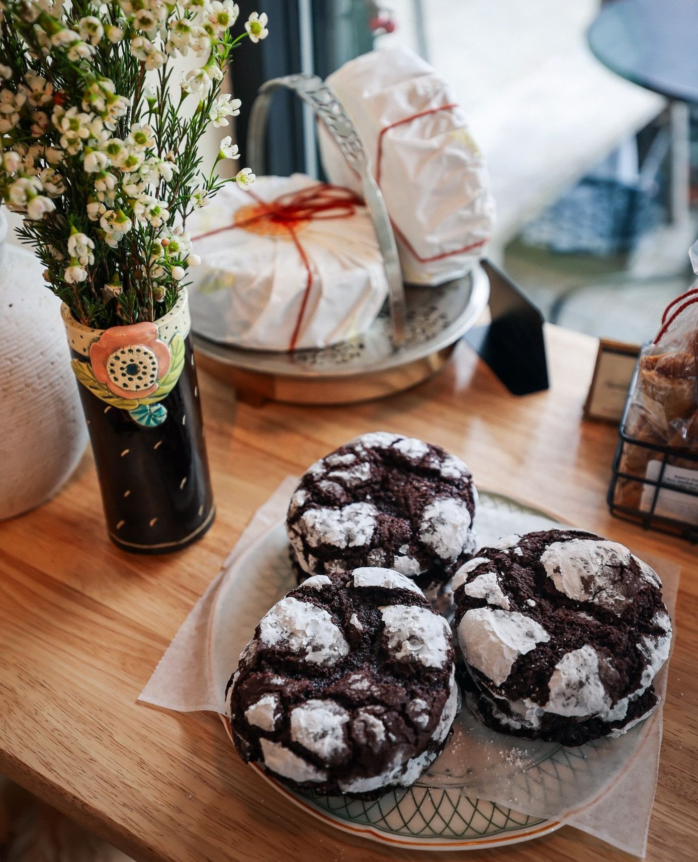 Have you been to the @bakeryoma.bowmarket pop-up at Bow yet?! 🍪⁠
⁠
Bakery Oma is a dessert shop founded &amp; run by Bernice Wilson, focused on restaurant-style desserts served in a small, welcoming bakery setting. Their specialty is queen puffs, ca