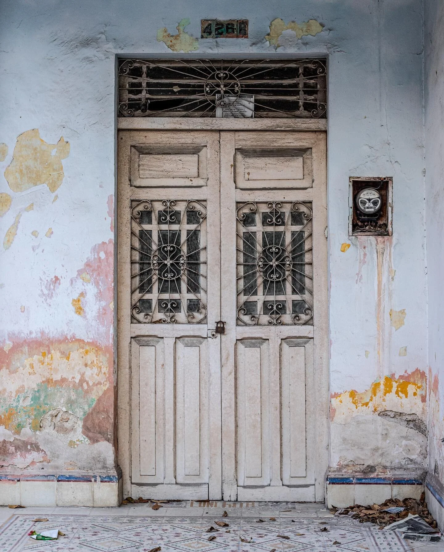 El Barrio o Exterior Salvaje es un espacio con identidad propia, inmerso en el contexto urbano de cualquier ciudad o pueblo. Un territorio fértil para la curiosidad de quien decide explorarlo.
📷 🗺️🧳
The Barrio or Exterior Salvaje is a space