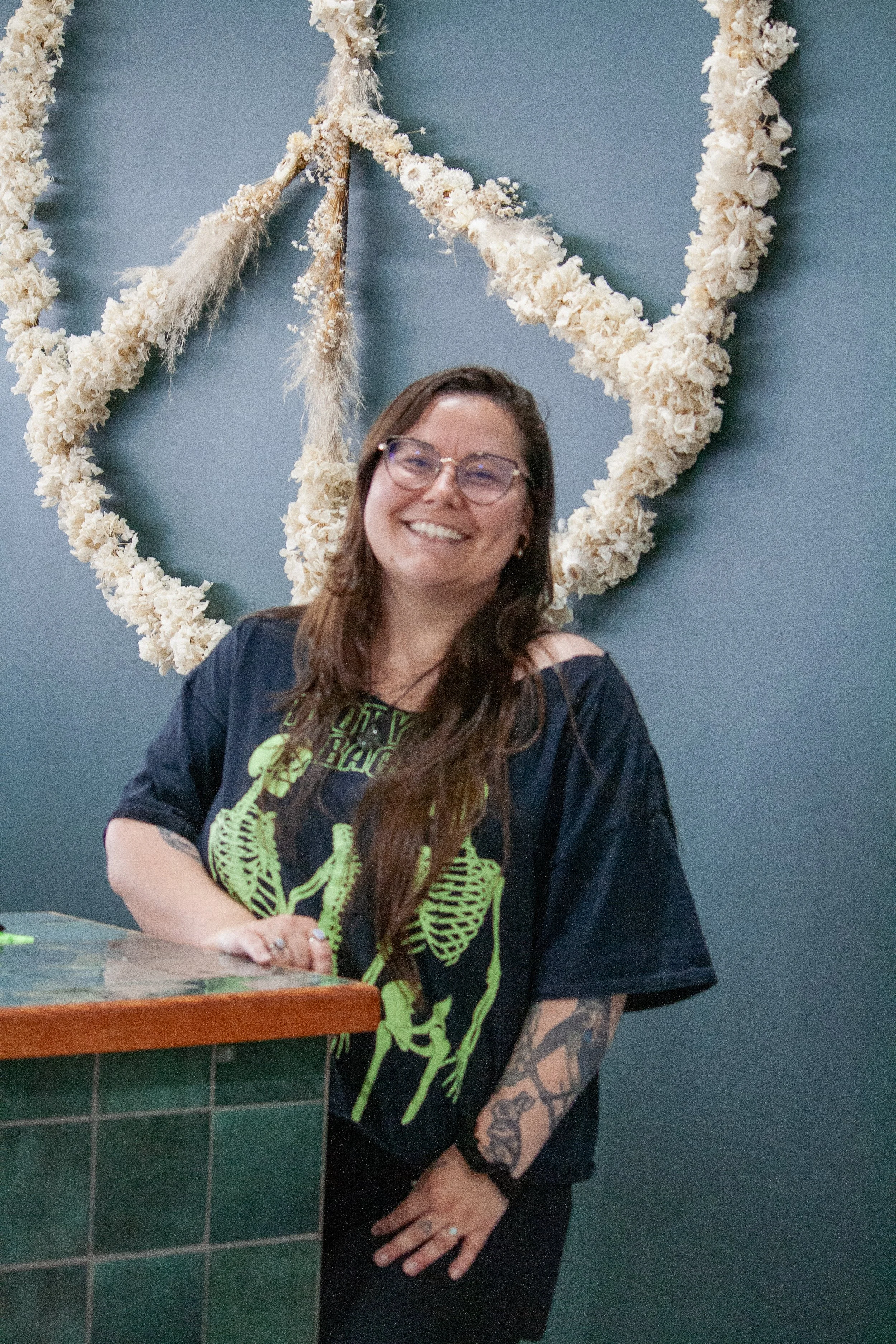 Shawnna, cheesin' in front of our signature floral peace sign