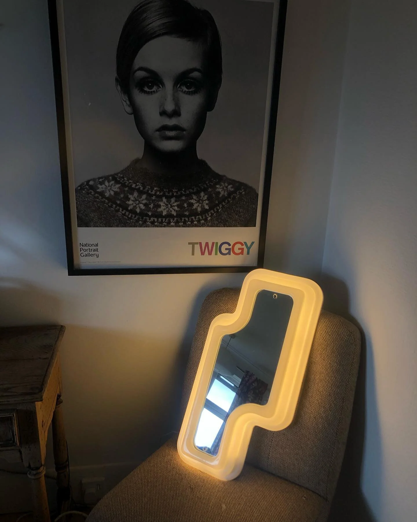 &lsquo;Cloud&rsquo; mirror and Twiggy