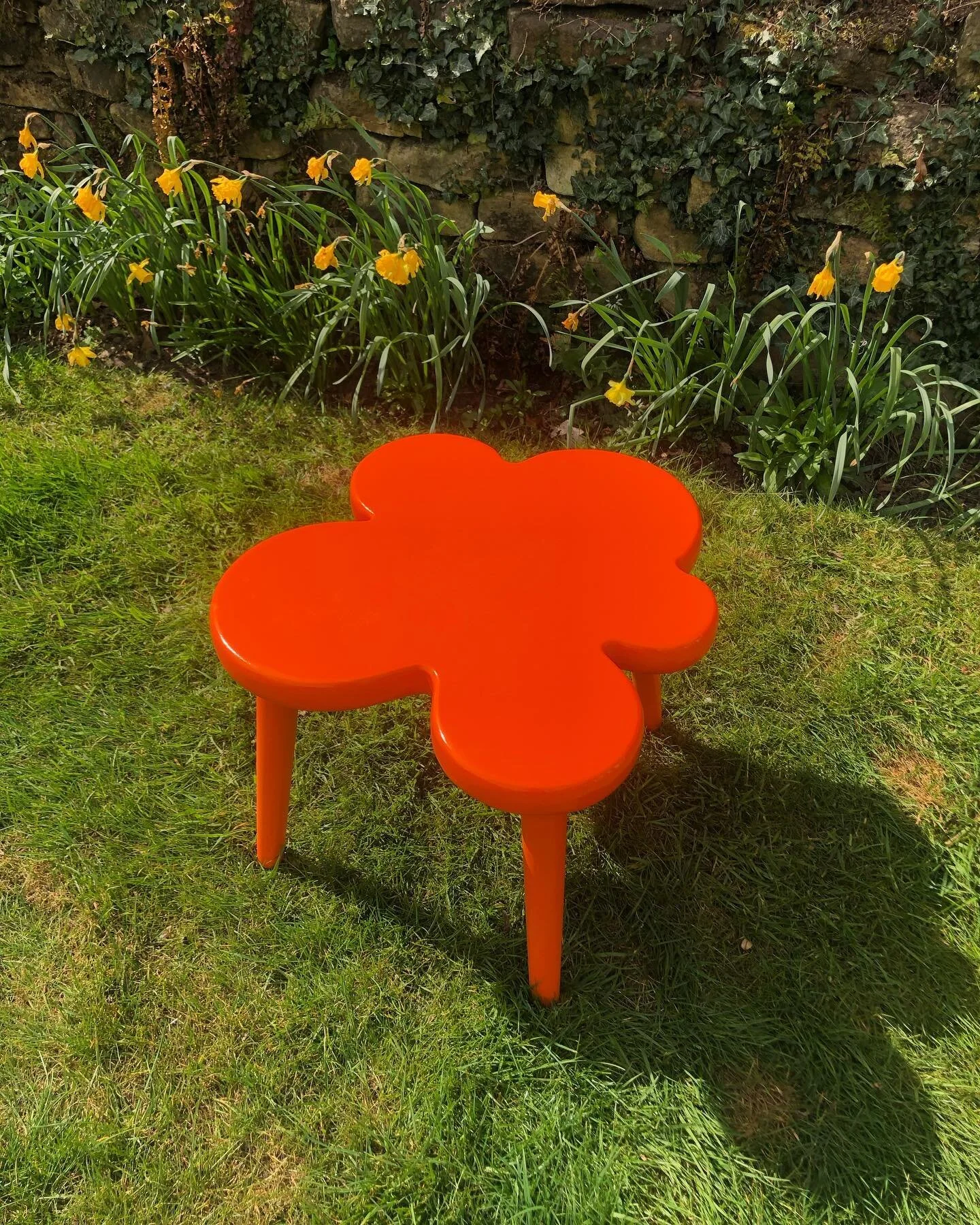 Splat table in pure orange and mint pastel green 🧡💚