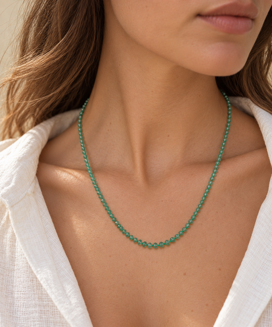 ROndel-Necklace-EMerald-Model.png