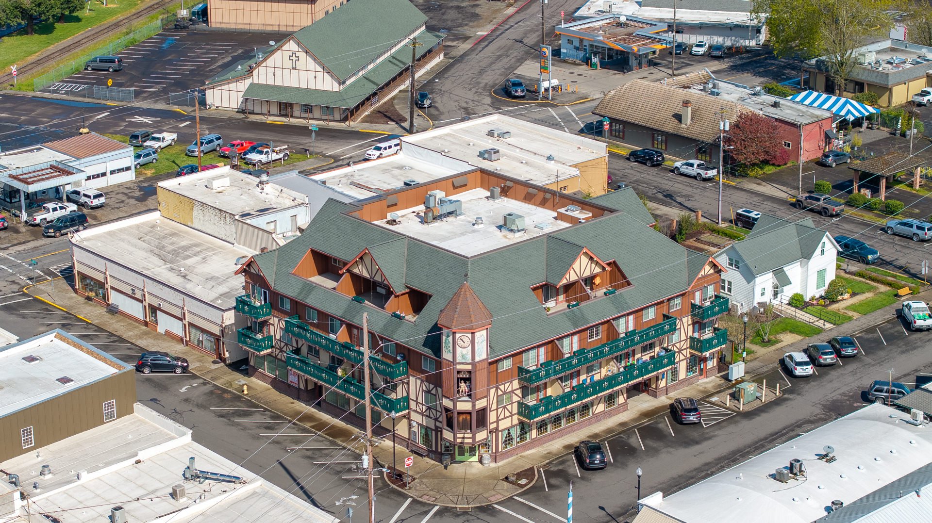 625 S Main St-36.jpg