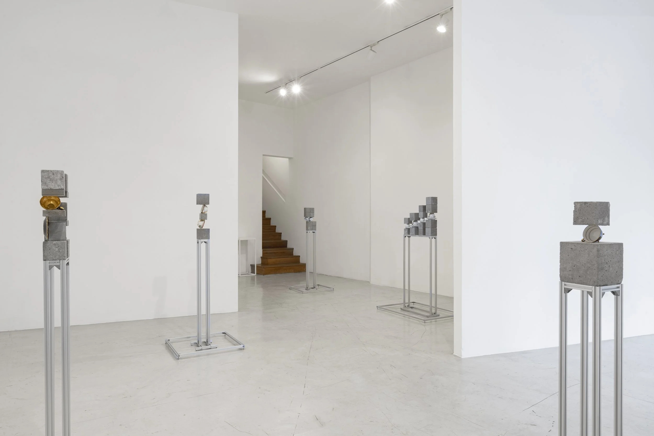 Vista da exposição "Bauci: a cidade e os olhos" de Érica Magalhães na Aura, São Paulo, 2026. Foto: Flavio Freire