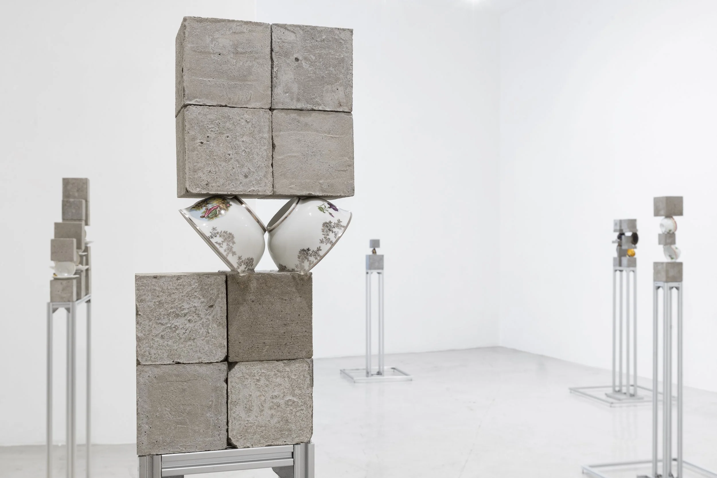 Vista da exposição "Bauci: a cidade e os olhos" de Érica Magalhães na Aura, São Paulo, 2026. Foto: Flavio Freire