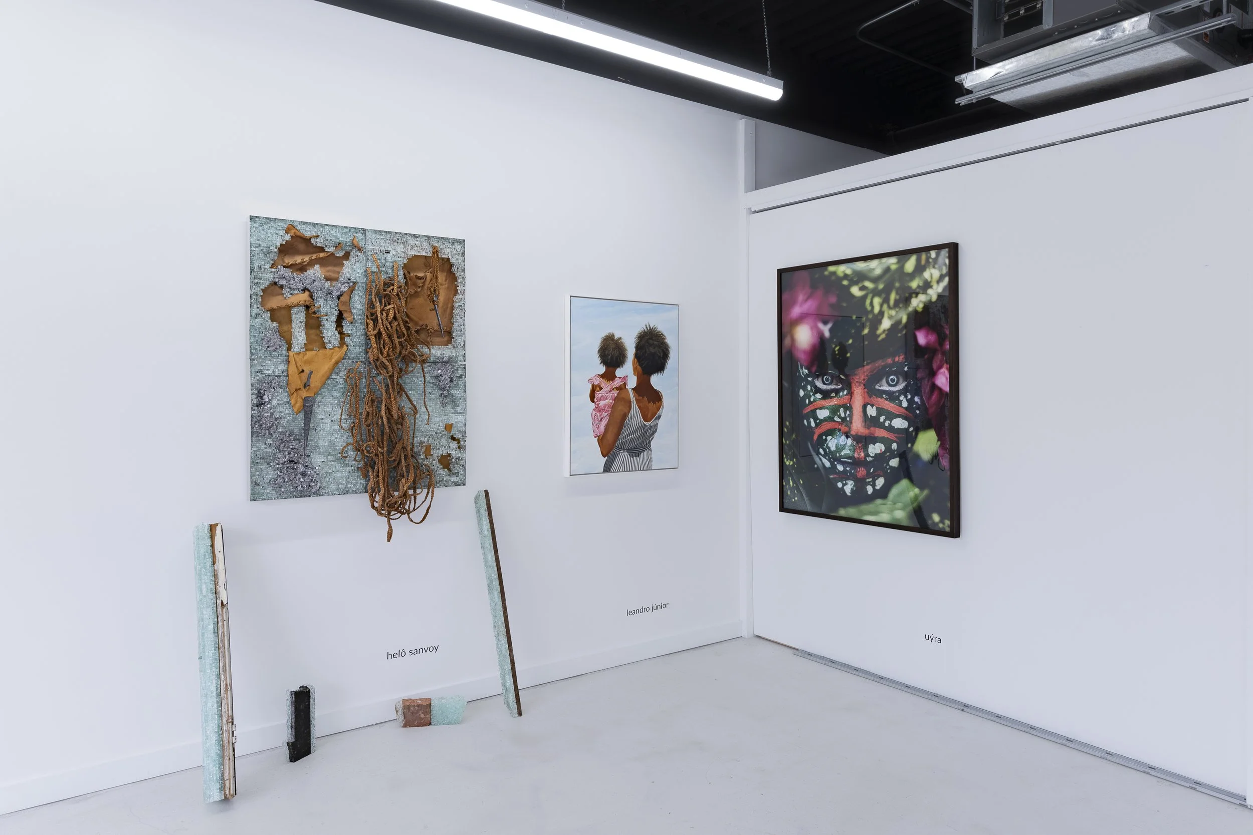 Vista da exposição “Material Cartographies”, Coral Gallery, Miami, 2026. Foto: Brooke D’Avanzo