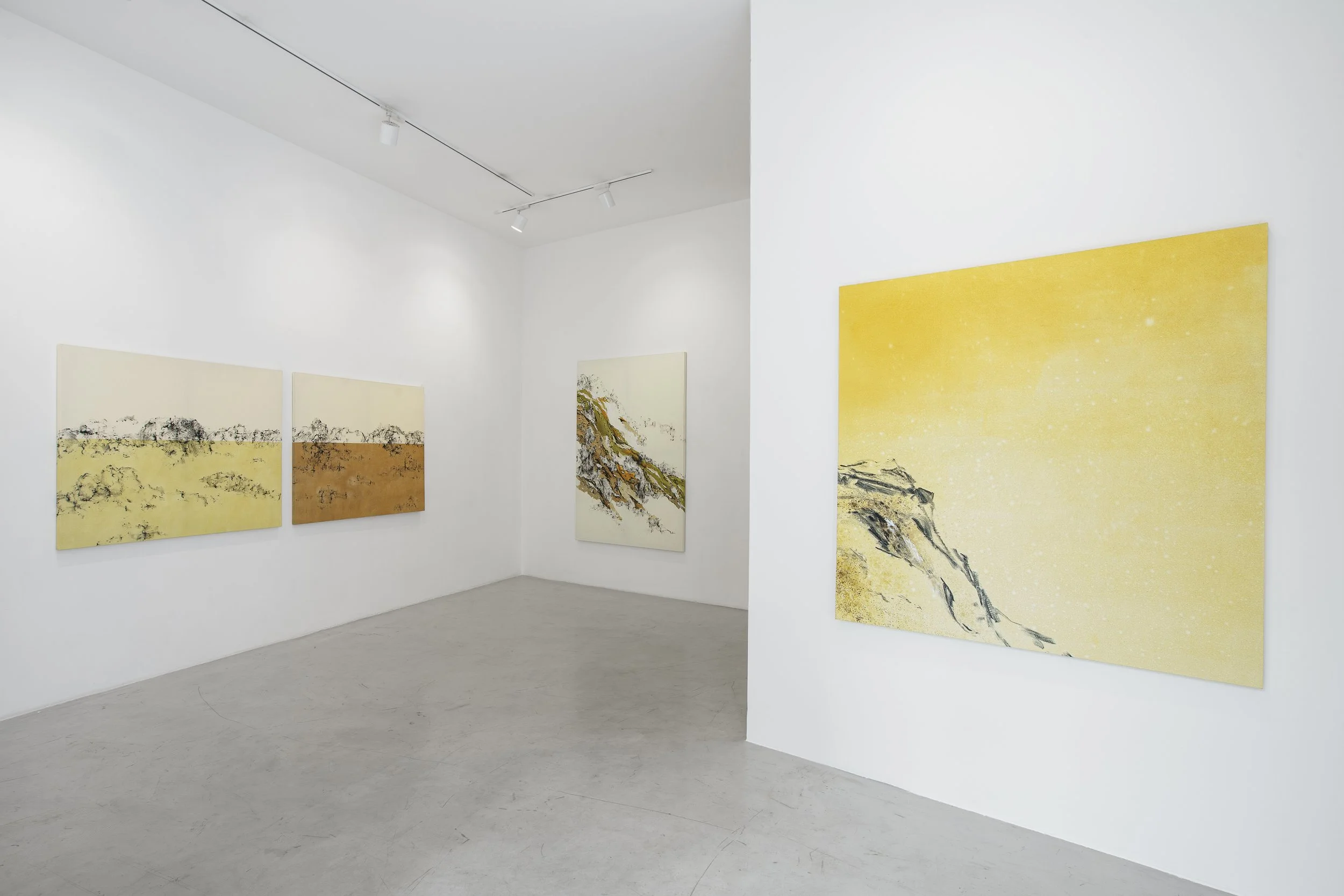 Vista da exposição "Não se toca sem algum risco o íntimo das coisas", Aura, 2026. Foto: Flavio Freire