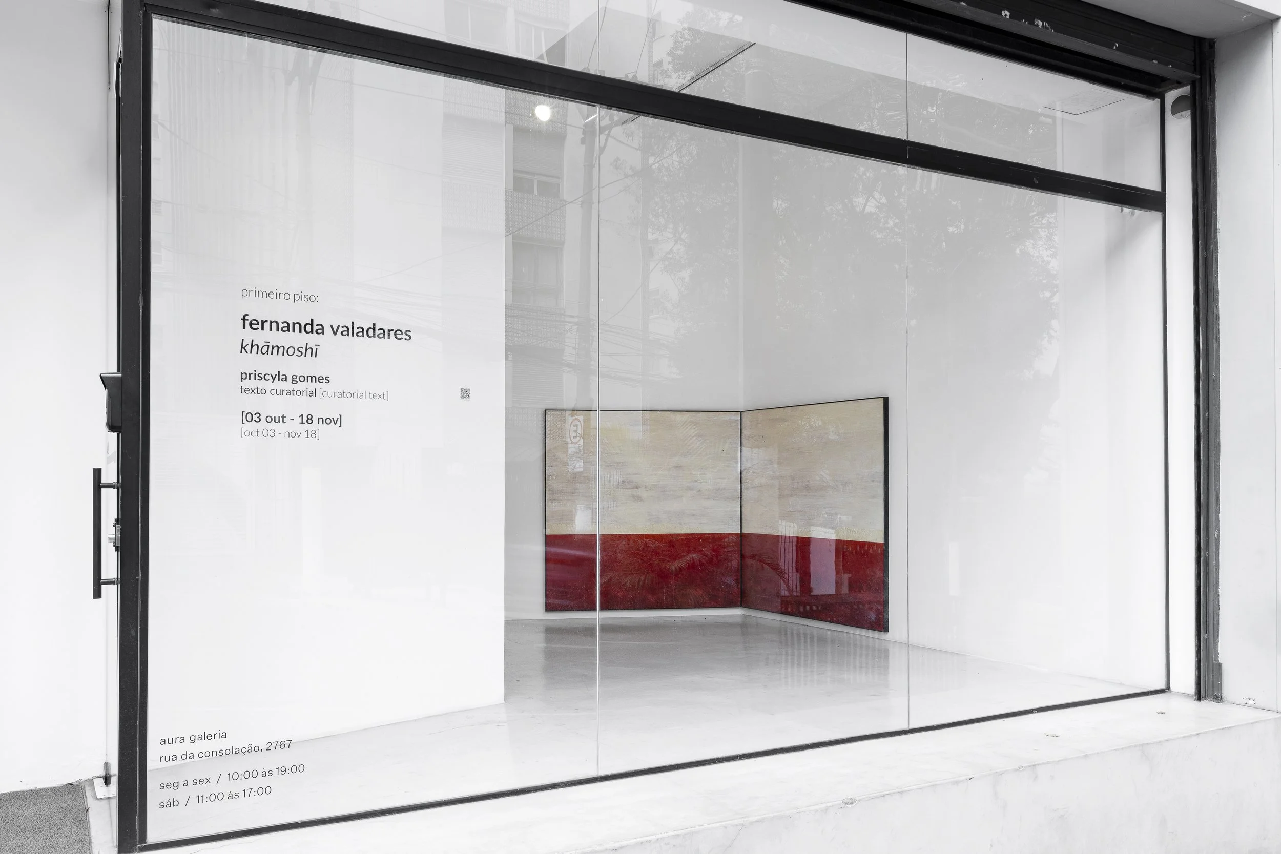 Vista da exposição "Khāmoshī" de Fernanda Valadares na Aura, São Paulo, 2026. Foto: Flavio Freire 