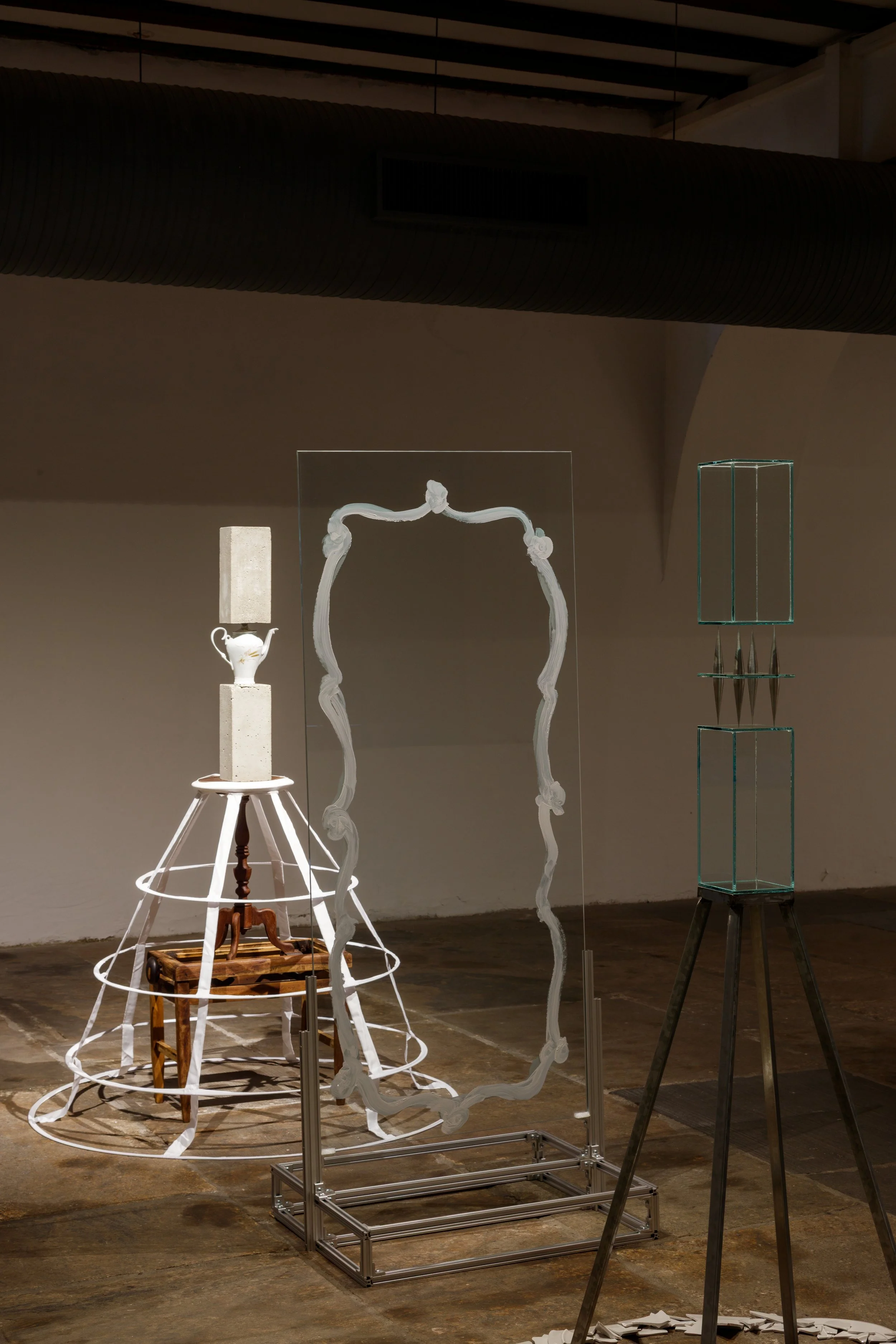 Vista da exposição "O andar de baixo ", Paço Imperial, 2026. Foto: Jaime Acioli