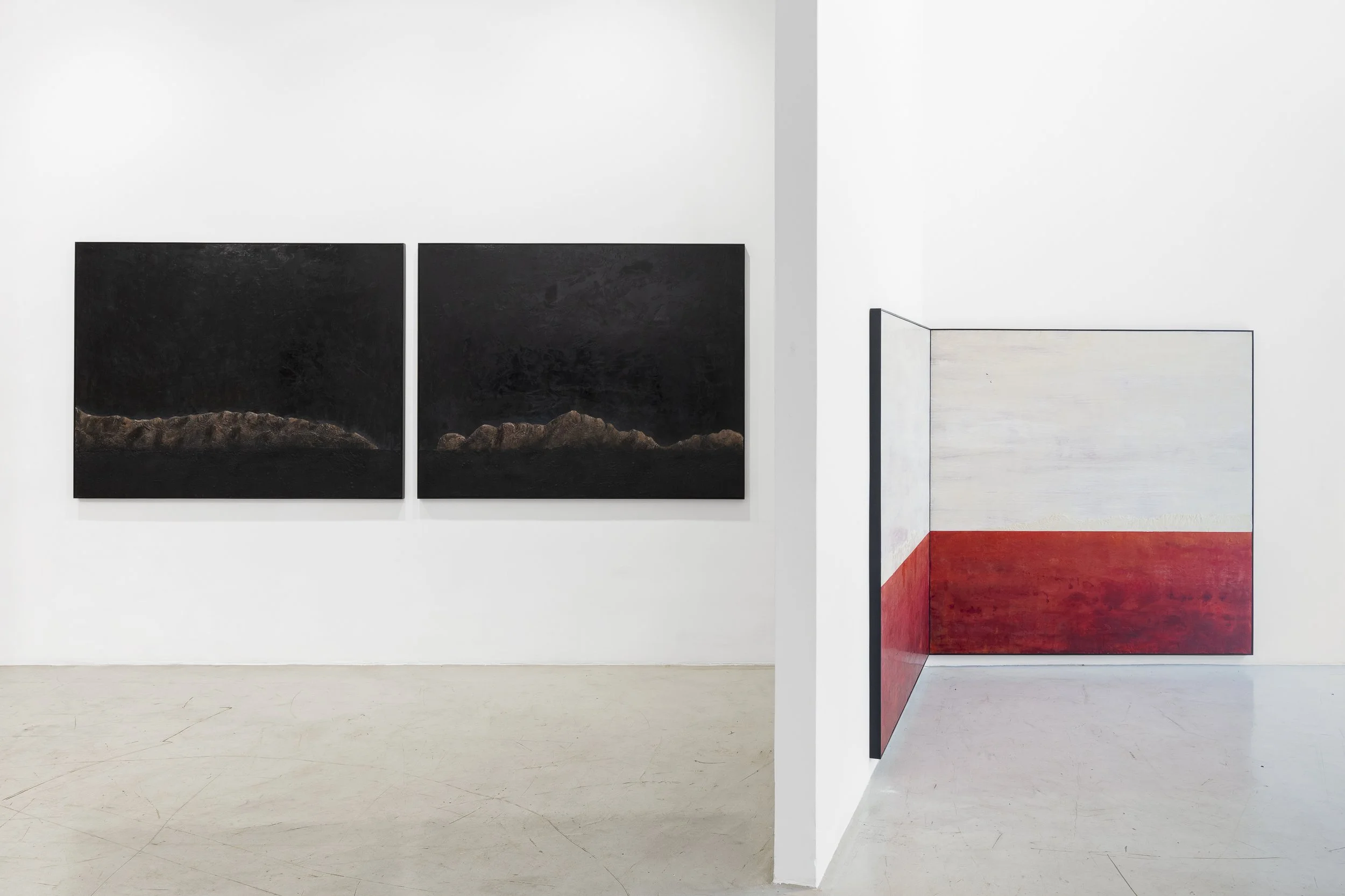 Vista da exposição "Khāmoshī" de Fernanda Valadares na Aura, São Paulo, 2026. Foto: Flavio Freire 