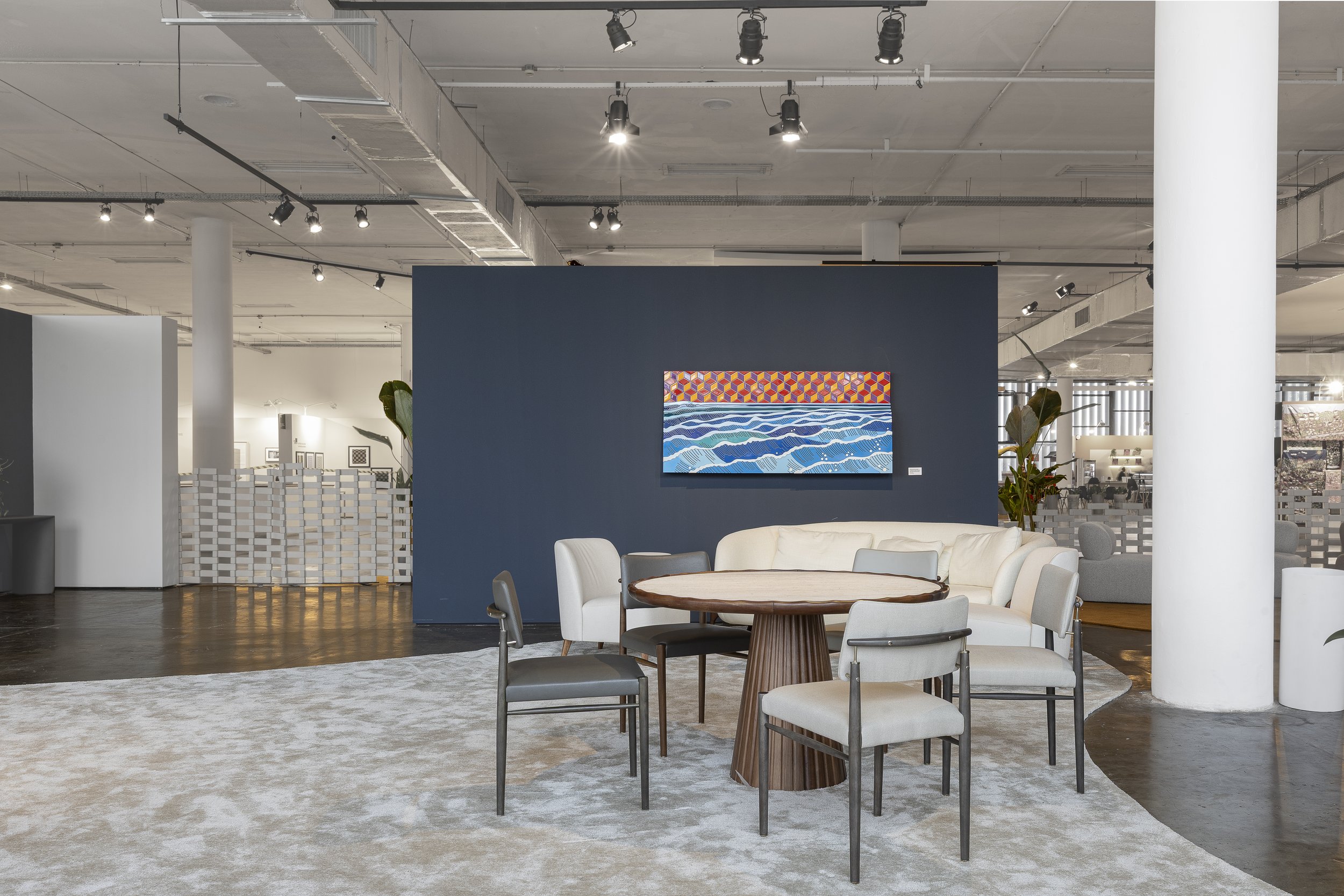 Rommulo Vieira Conceição na sala do  Premium Lounge da SP-Arte 2026. Foto: Flavio Freire